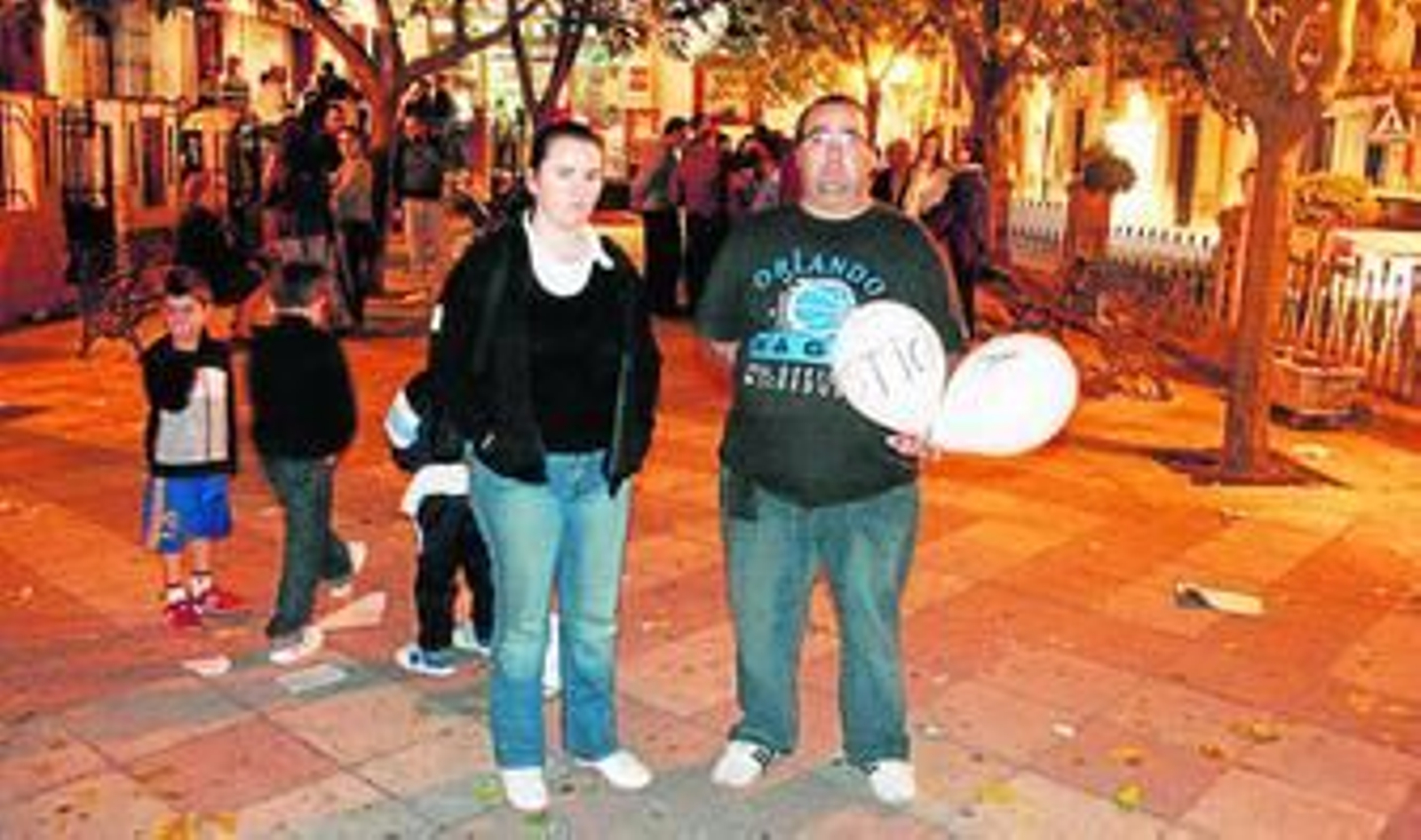 Los padres de María Esther, ayer, en la concentración que tuvo lugar en Arriate.