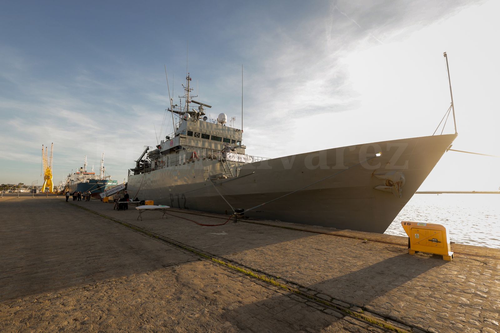 Imágenes de las visitas al patrullero Centinela en el Muelle de Levante