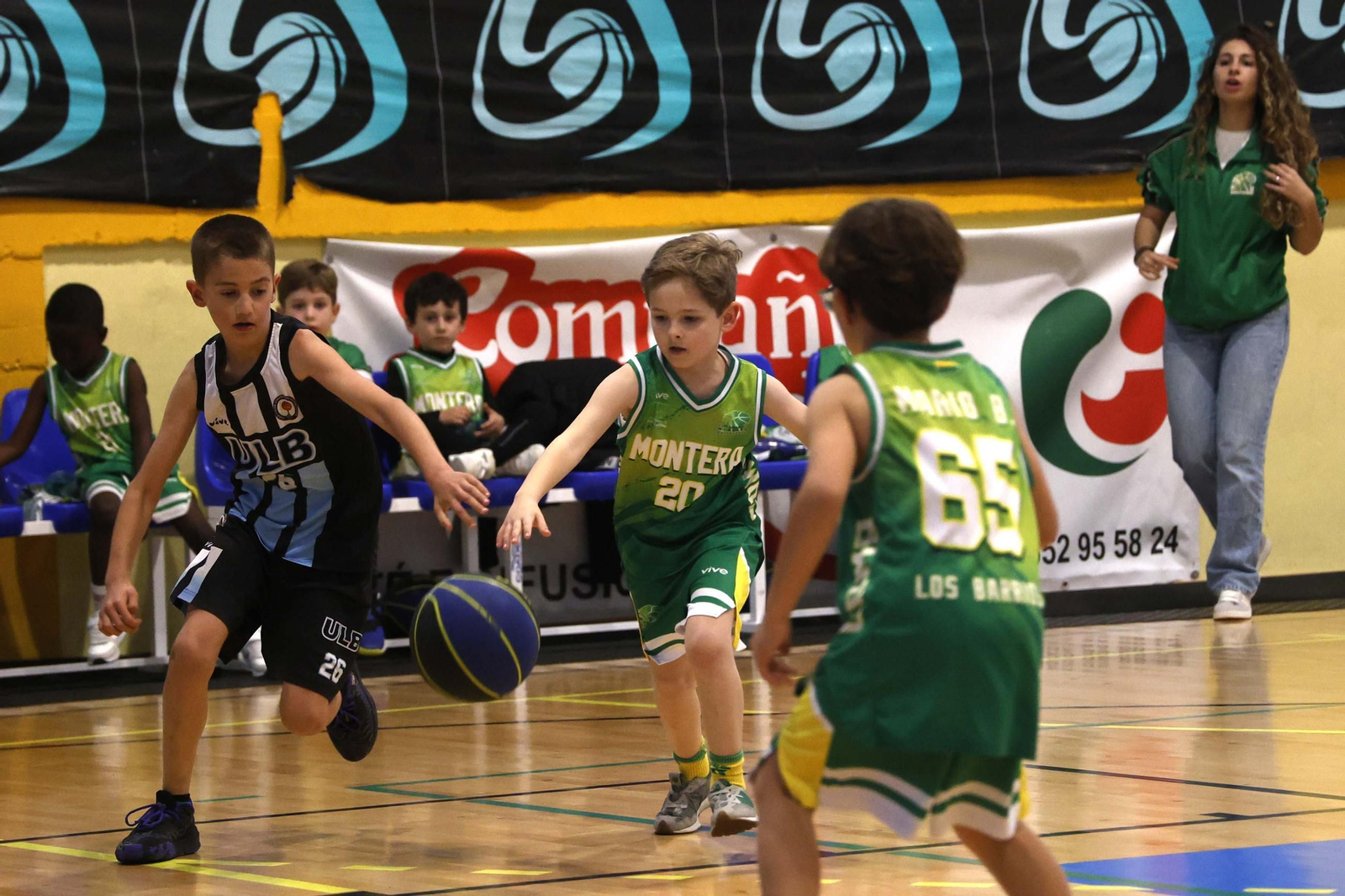 Las fotos de la primera jornada del XIV torneo de baloncesto Semana Santa Ciudad de La Línea