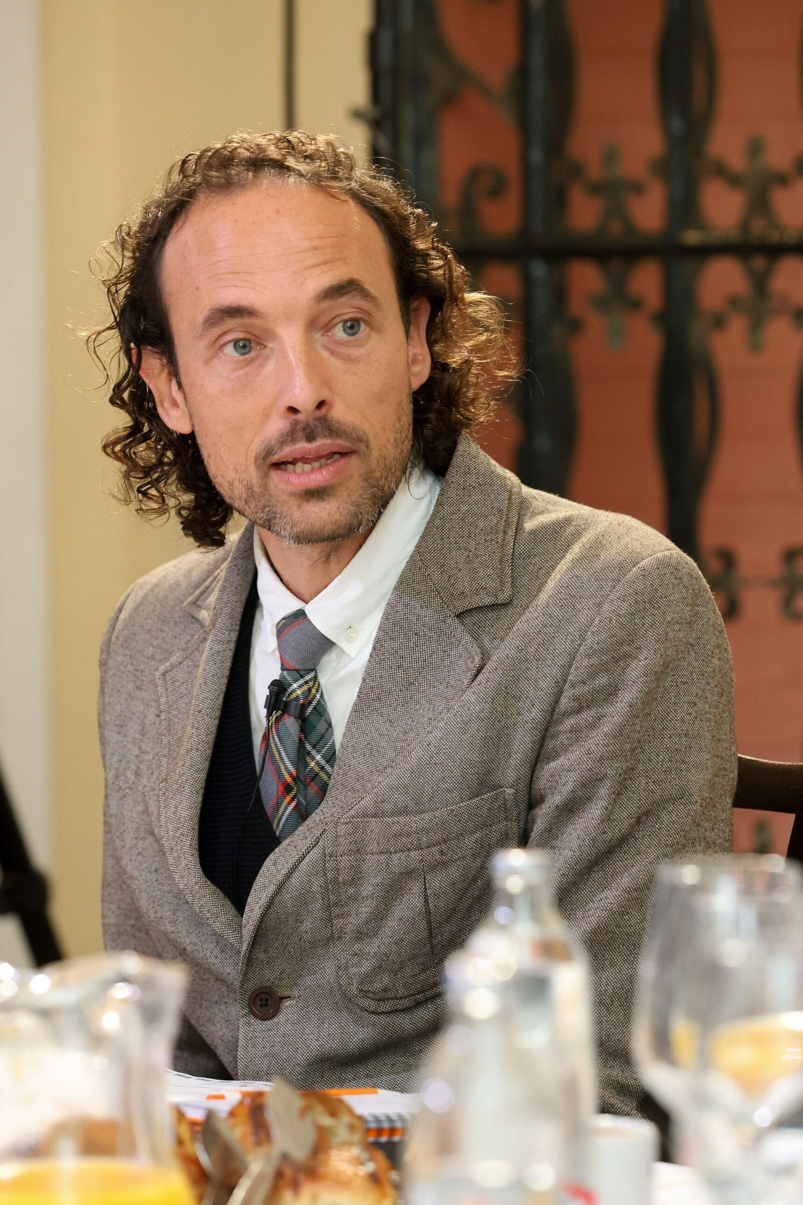 David Sales, profesor de la UCA, durante el desayuno