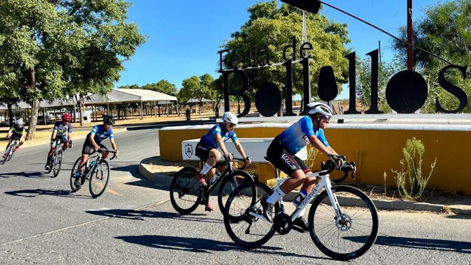 Participantes durante el XIV Homenaje Ángel Camacho Salazar.
