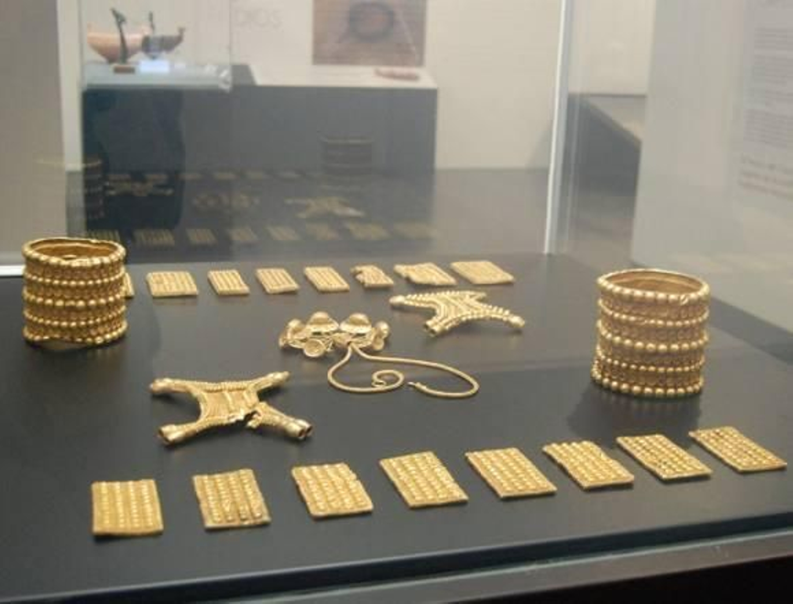 La Junta descarta exhibir el Tesoro del Carambolo antes de terminar las obras del Museo Arqueológico