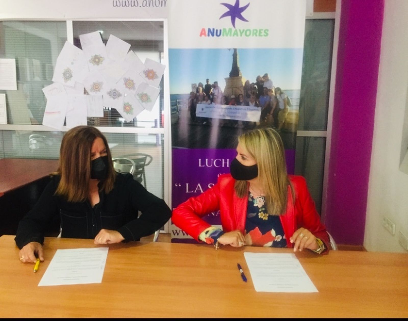 Firma del convenio entre la Fundación TAU y la asociación Anumayores