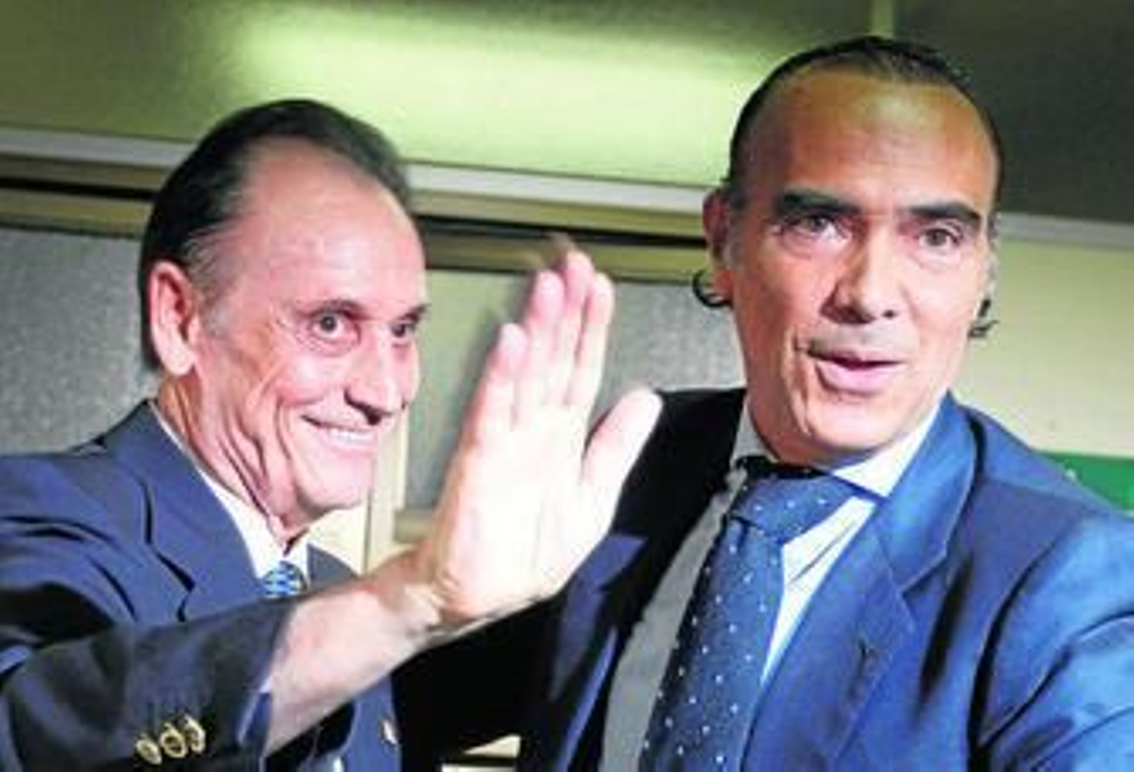 Lopera dice que vende a Luis Oliver