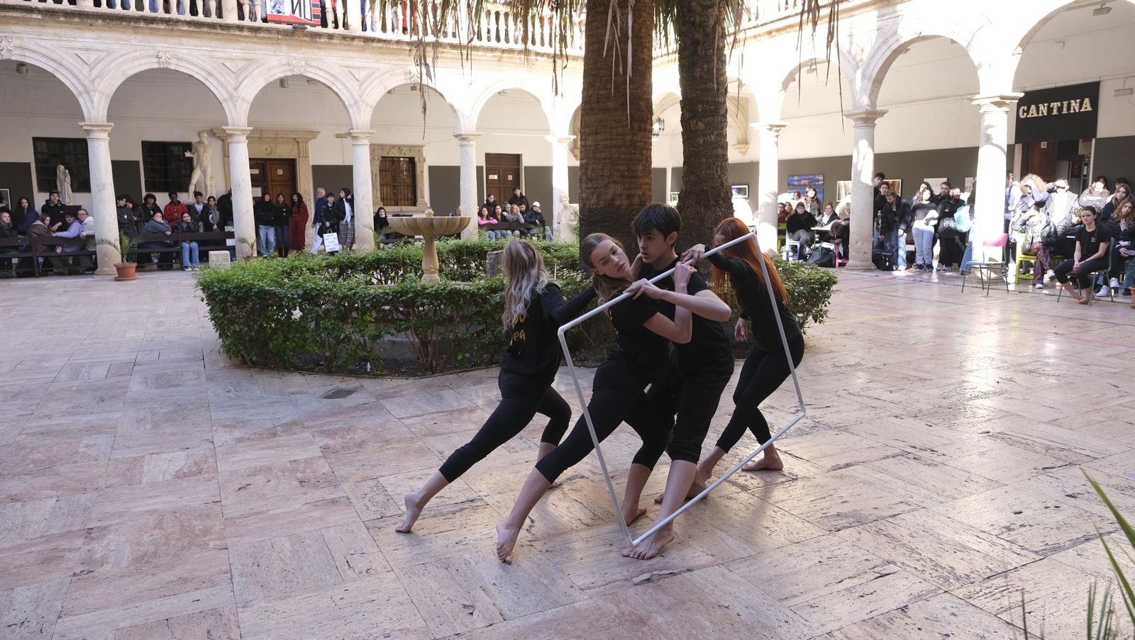 ¿Eres + machista o + racista?, exposición en la Escuela de Artes de Almería, en imágenes