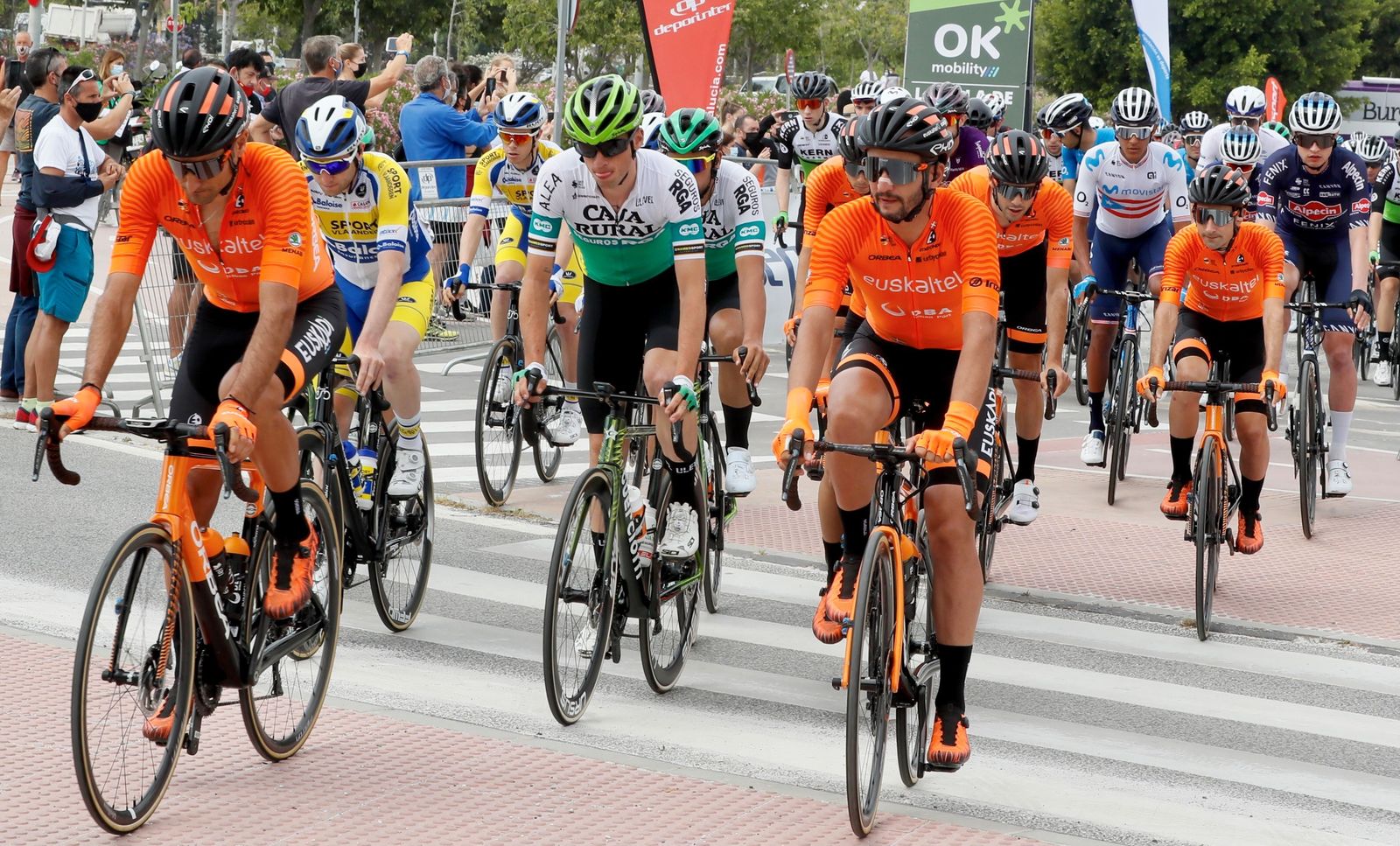 Las fotos de la etapa Mijas-Zahara de la Sierra de la Vuelta a Andalucía