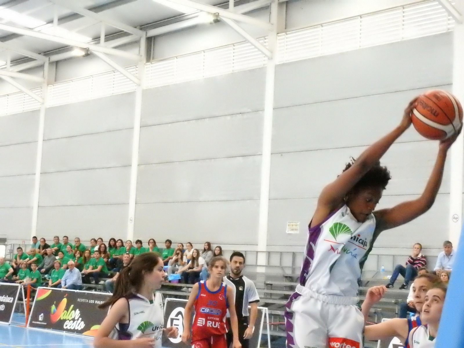 Un instante del Unicaja-CB Dos Hermanas.