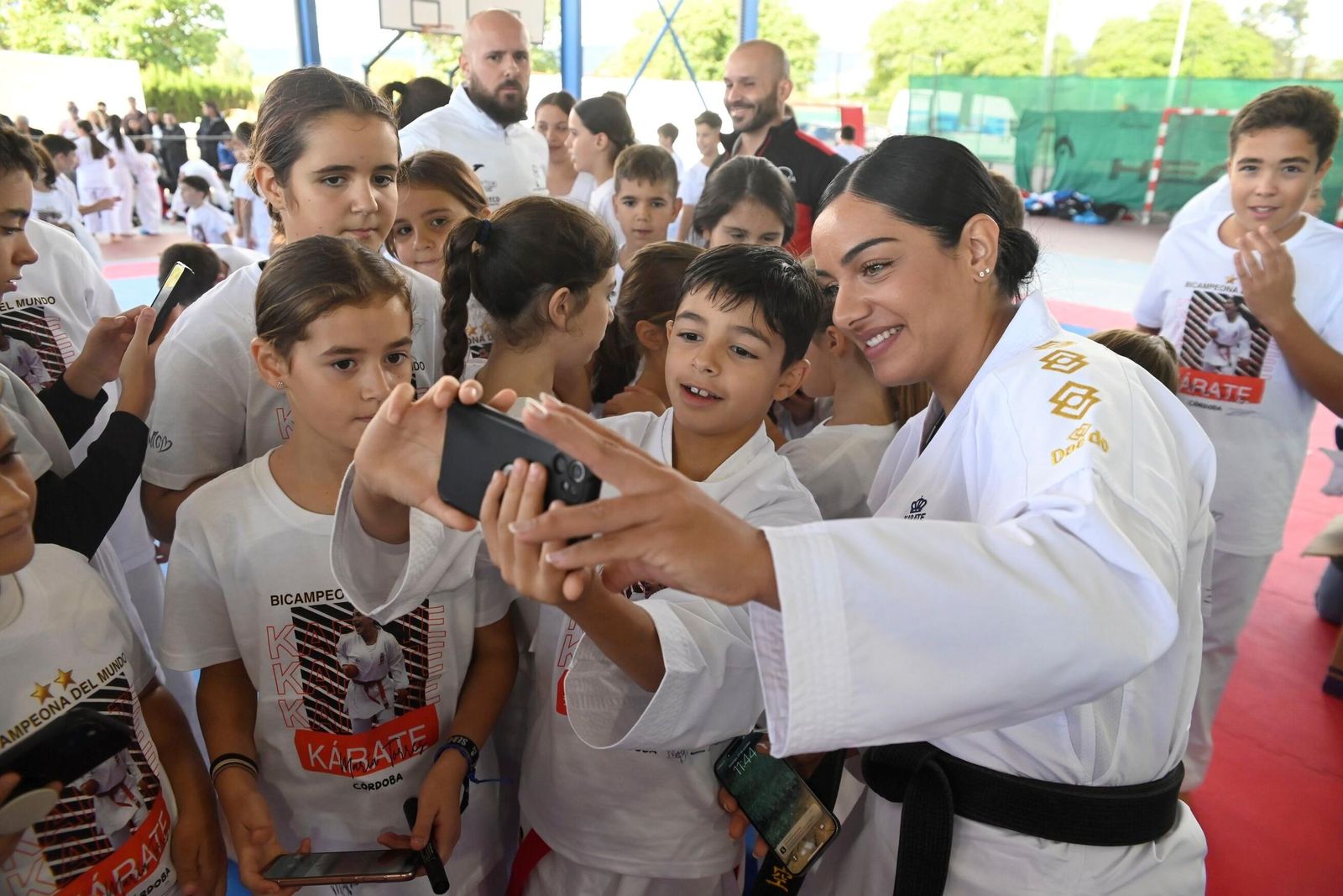 El Equipo Atama disfruta en Córdoba de la maestría de María Torres, campeona del mundo de kárate