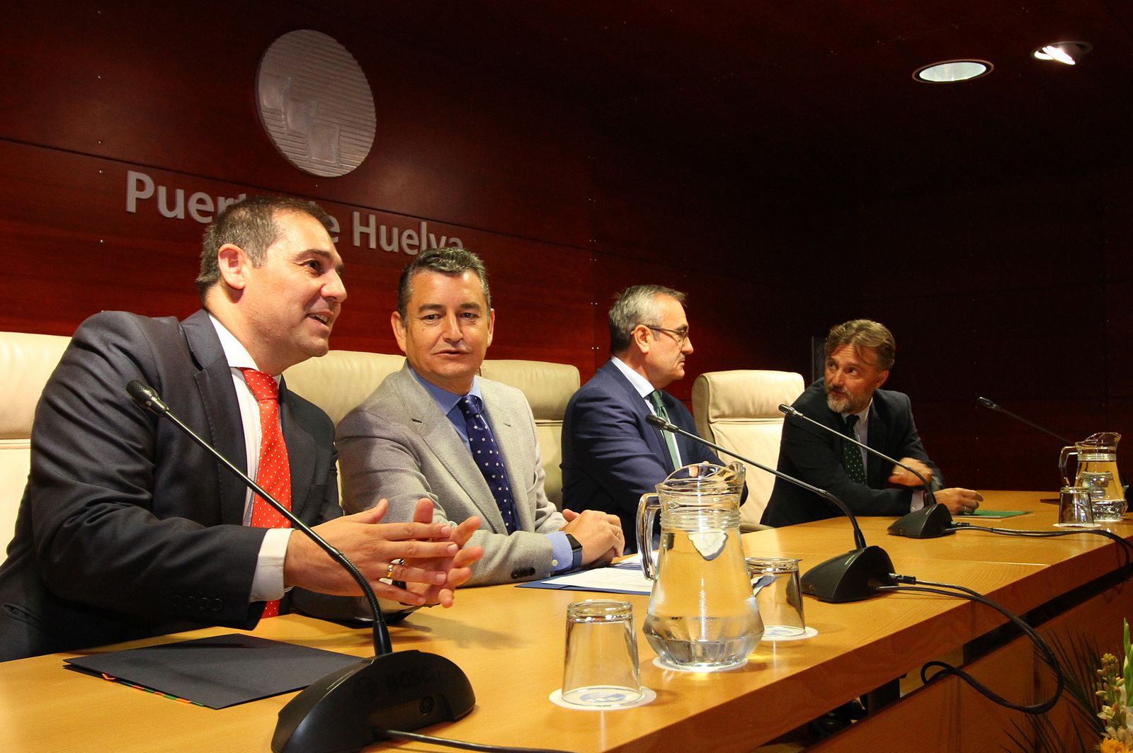 Imágenes de la toma de posesión del nuevo presidente del Puerto de Huelva, José Luis Ramos.