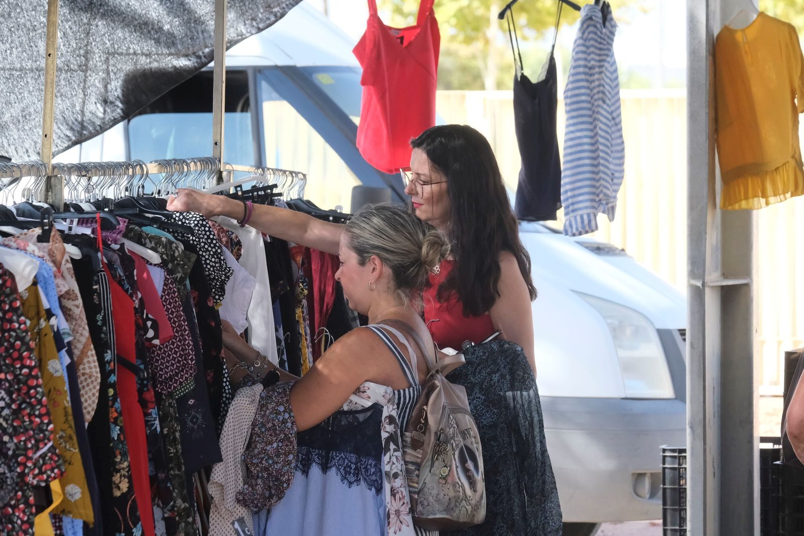 Mercadillo del domingo en El Arenal.