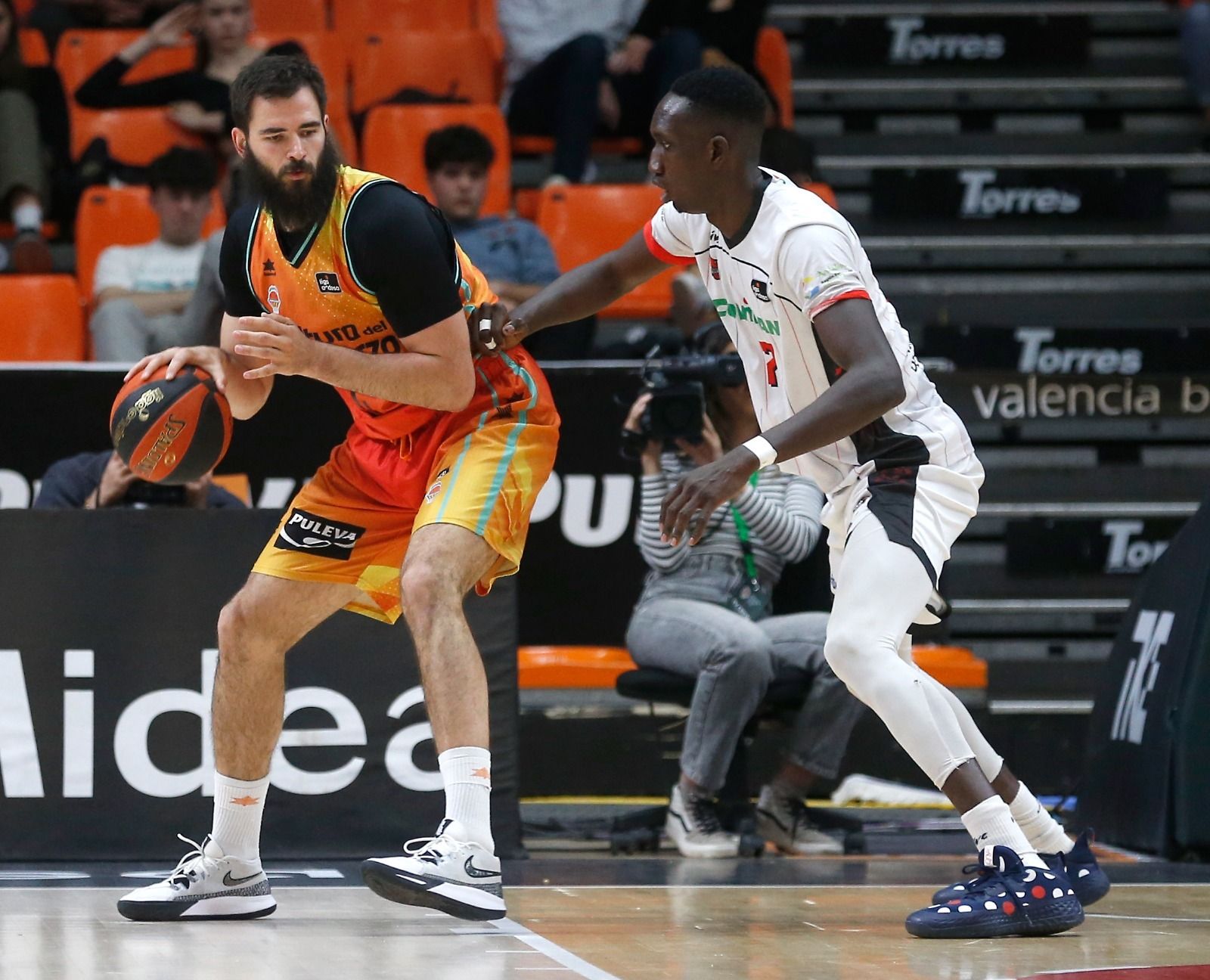 El Valencia Basket-Covirán Granada, en imágenes