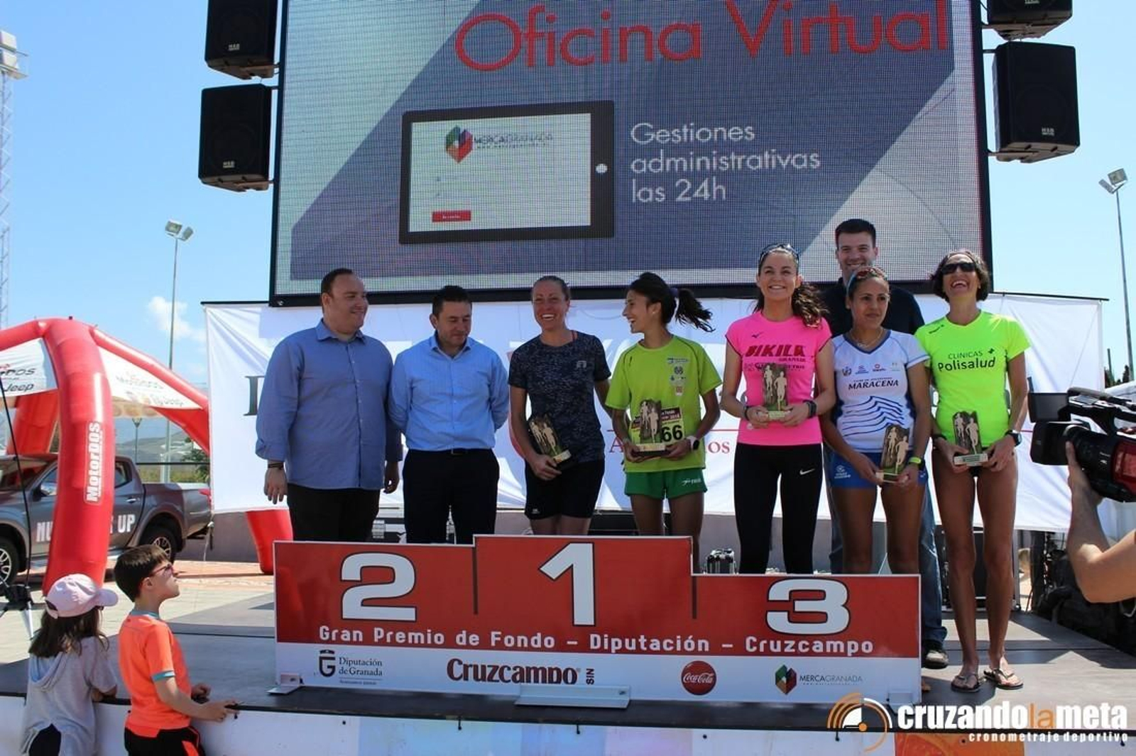 Jessica Petersson y Claudia Estévez, en el podio de Salobreña.