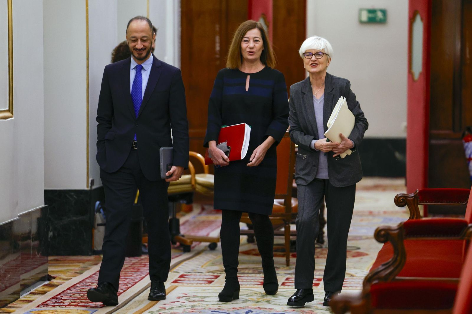 La presidenta del Congreso, Francina Armengol, con Alfonso Rodríguez Gómez de Celis e Isaura Leal.