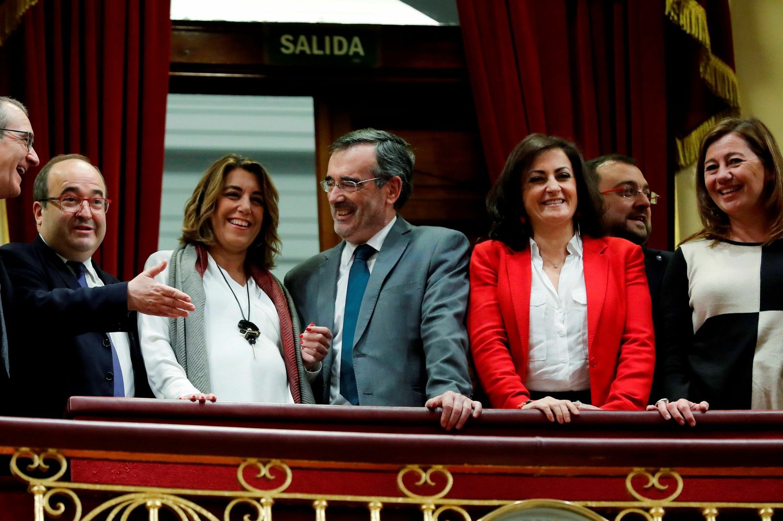 Susana Díaz, en el Congreso junto a Manuel Cruz, ex presidente del Senado, y los líderes socialistas de Cataluña, La Rioja y Baleares.