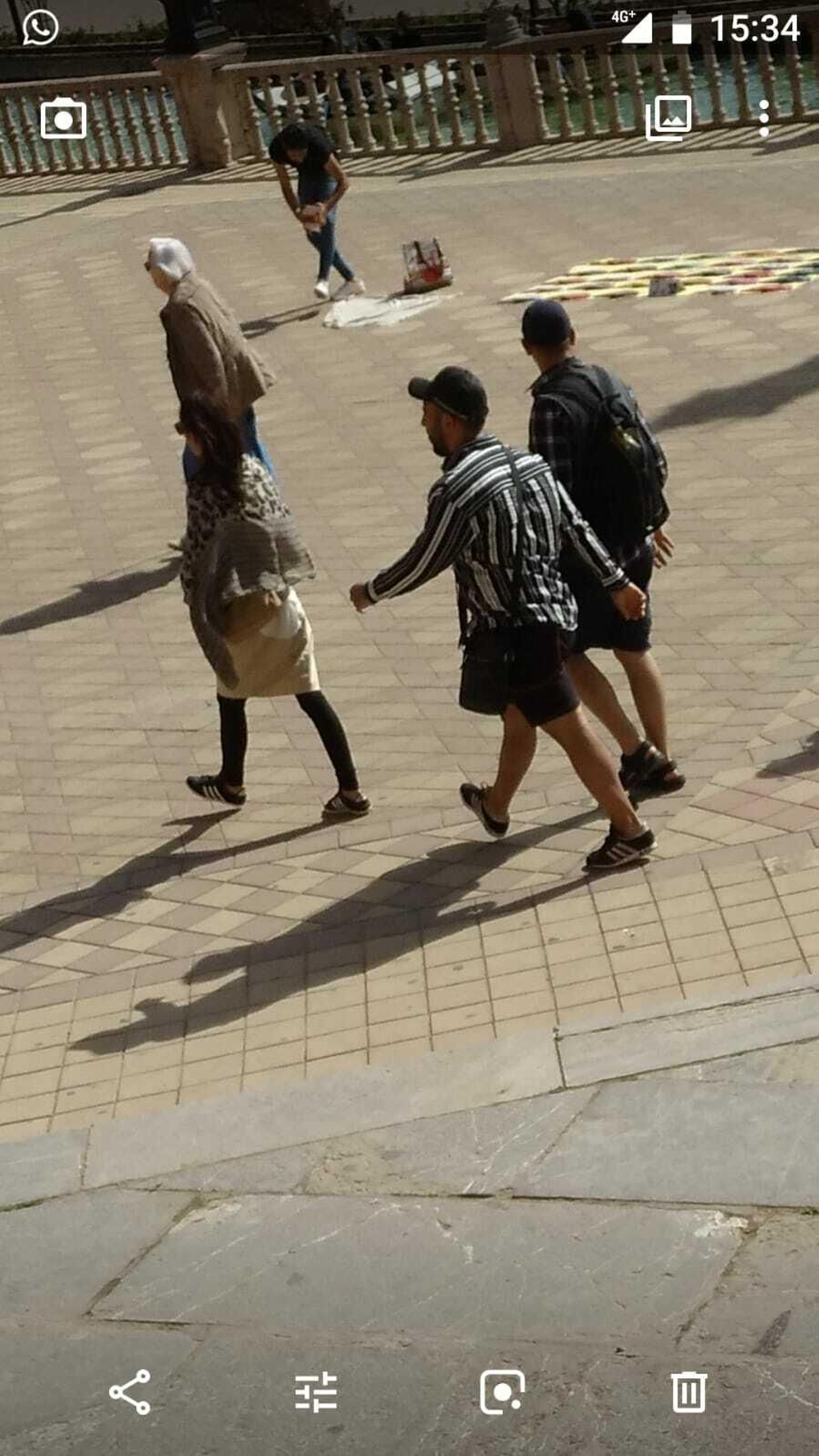 Carteristas identificados por la Policía en la plaza de España.