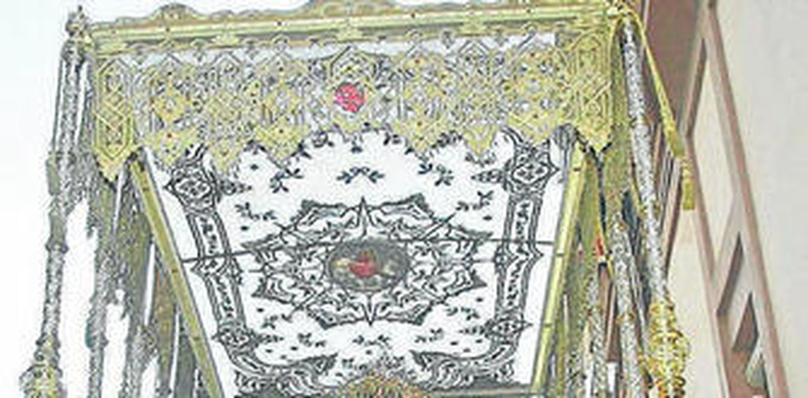 El techo del palio de Dolores se mostrará ya restaurado el viernes.