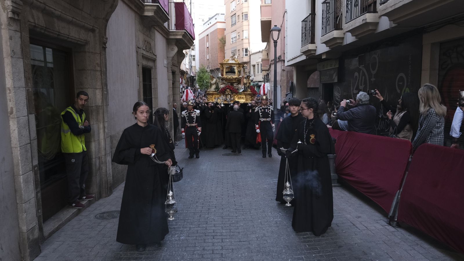 Procesión del Santo Entierro en Almería, en imágenes