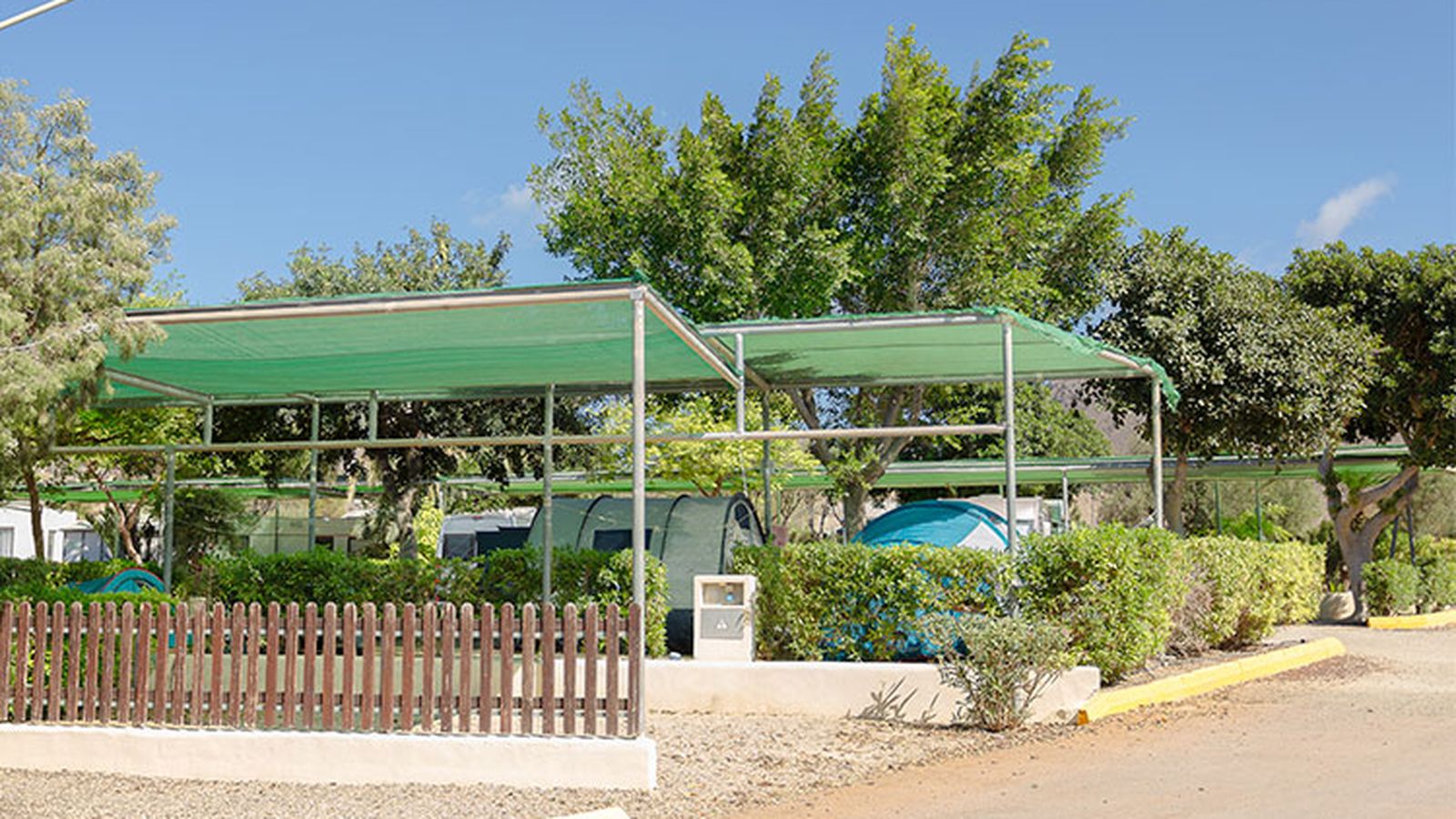 Parcela exterior en Camping Los Escullos.