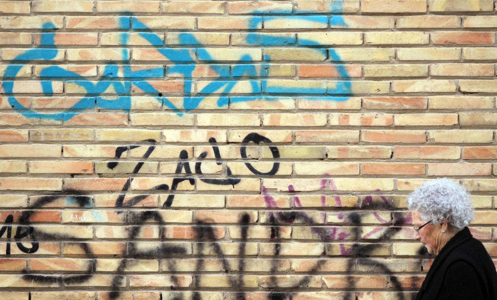 Si las casas son personas, cada vecino es también, a su manera, una casa para los demás.