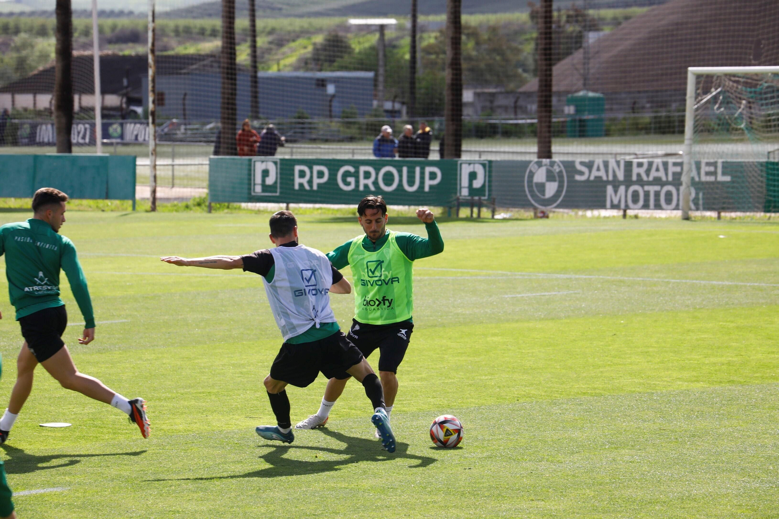 Las mejores fotos de un entrenamiento del Córdoba CF con notable presencia de su afición