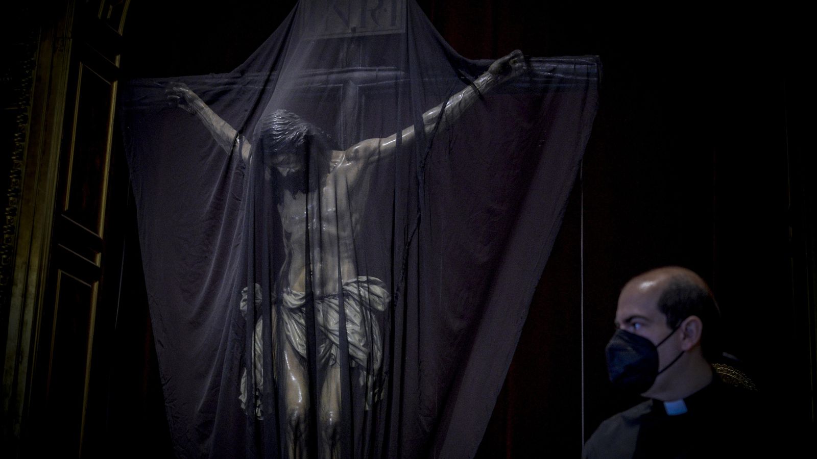 El Cristo de la Buena Muerte apareció velado el Viernes Santo de 2021.