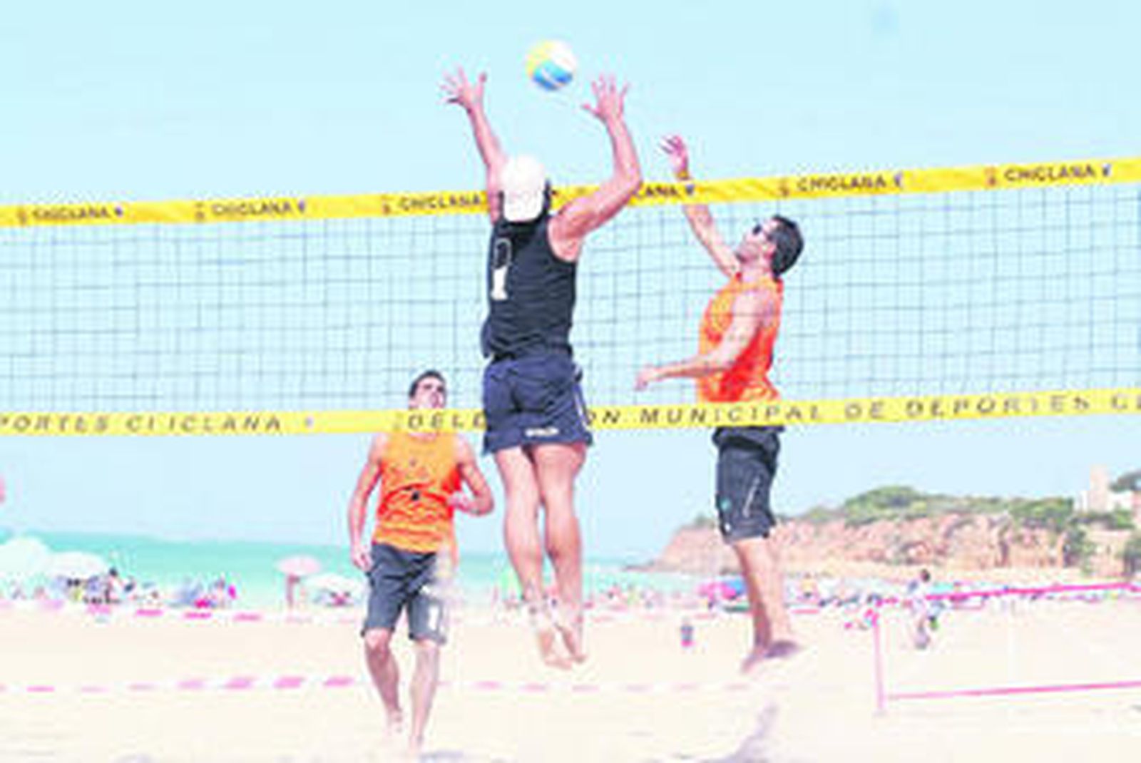 Un momento de la competición disputada en la playa de La Barrosa de Chiclana.