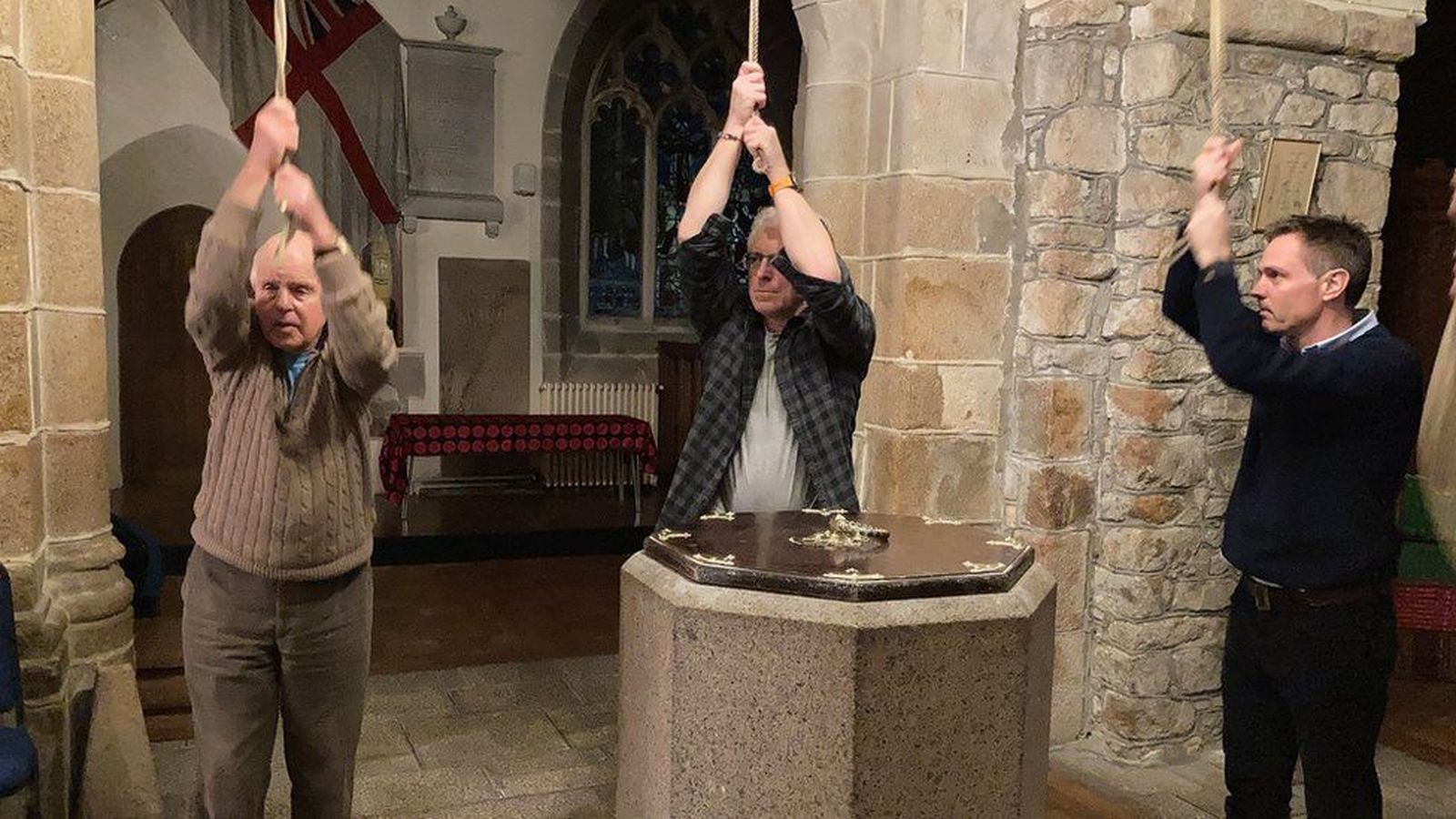 El triste rictus de los campaneros británicos que festejan la coronación