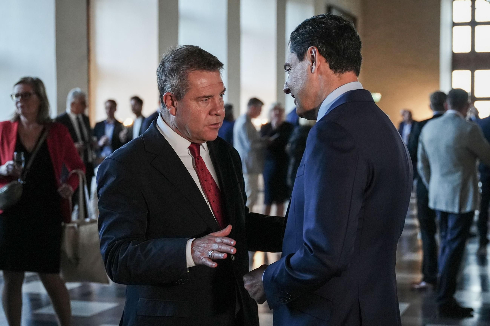 Emiliano García-Page y Juanma Moreno en el Comité de las Regiones.