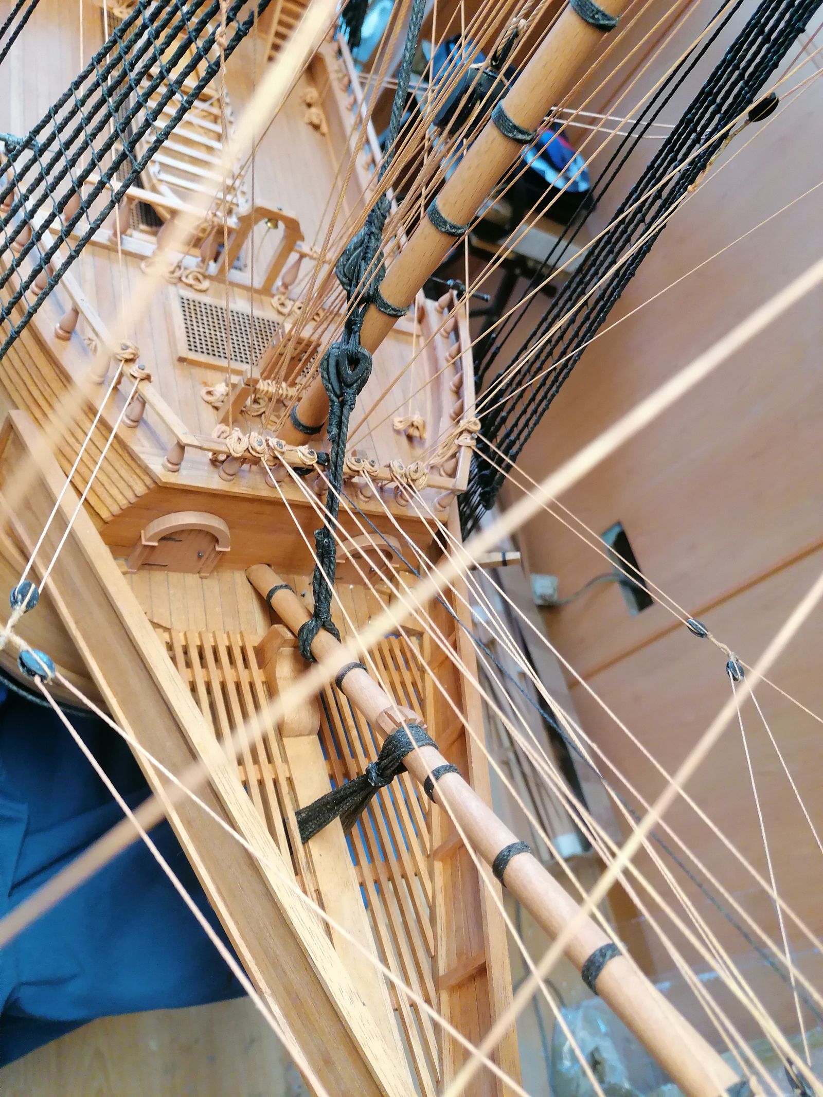 Fotos de maquetas navales construidas por Máximo Agudo.