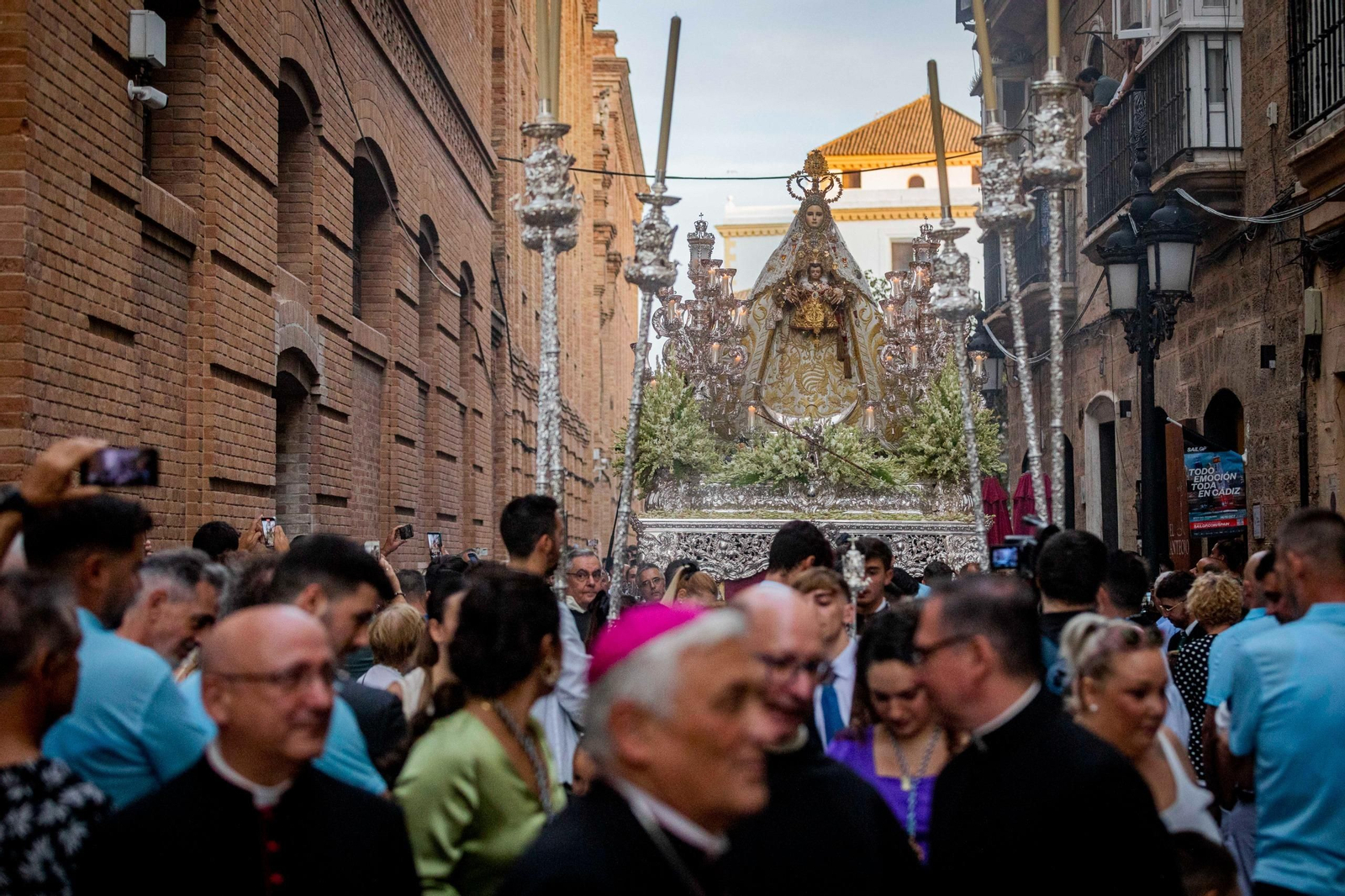 Las imágenes de la procesión de la Virgen del Rosario en Cádiz