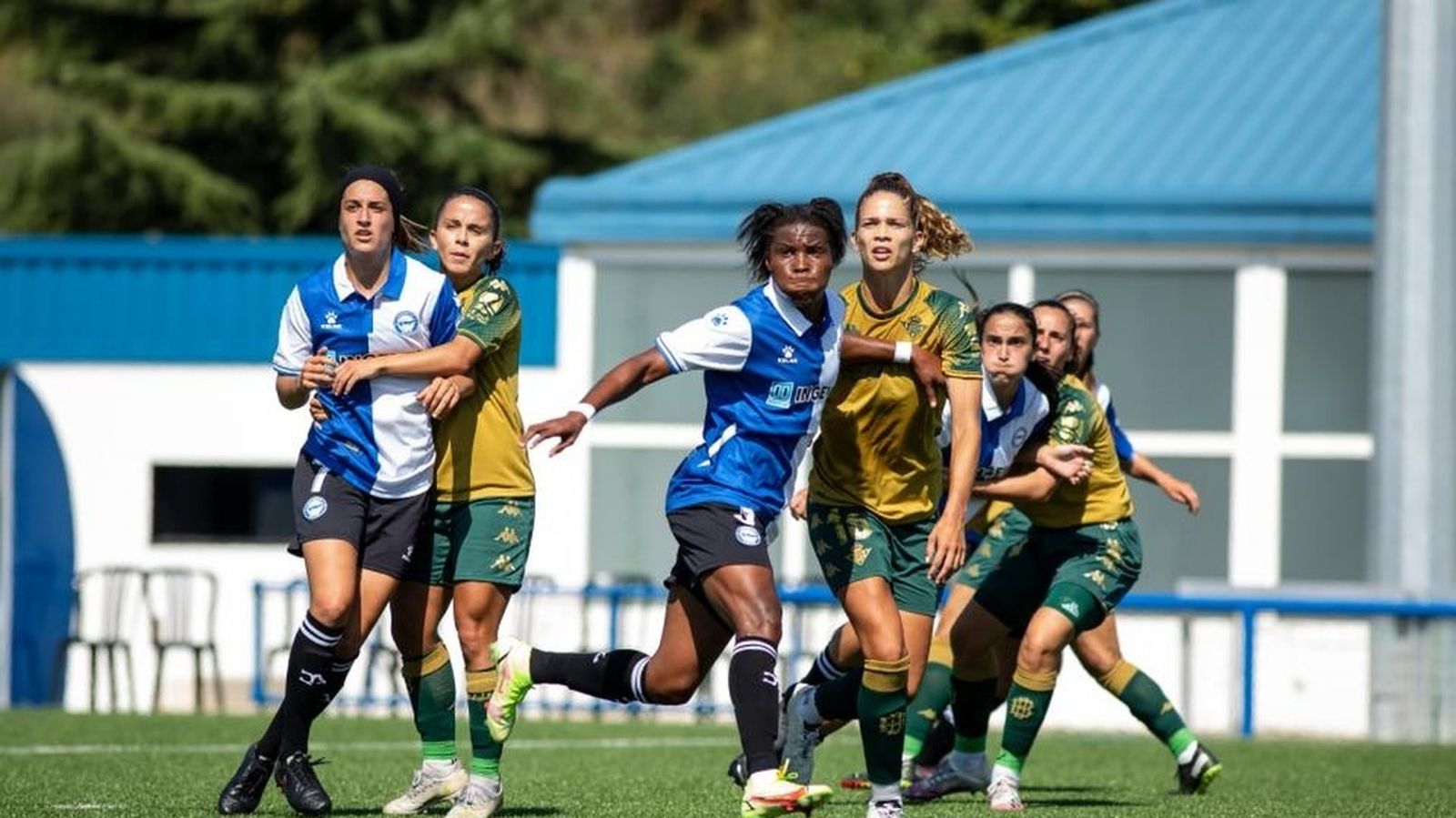 Un lance del encuentro del Betis Féminas ante el Alavés.