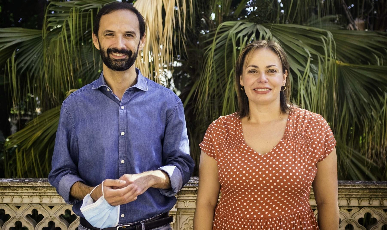 La hasta ahora concejala de Economía y Hacienda, con el alcalde de Sanlúcar en el Palacio Municipal.