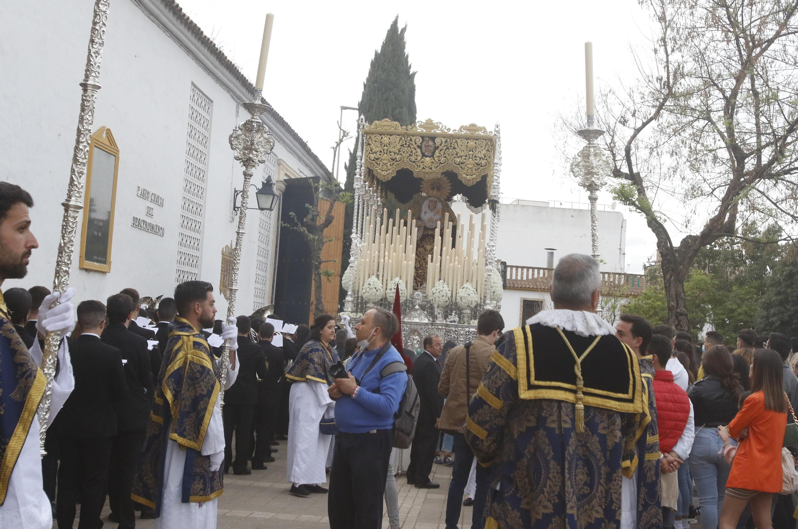 Lunes Santo en Córdoba: La procesión de la Vera-Cruz, en imágenes