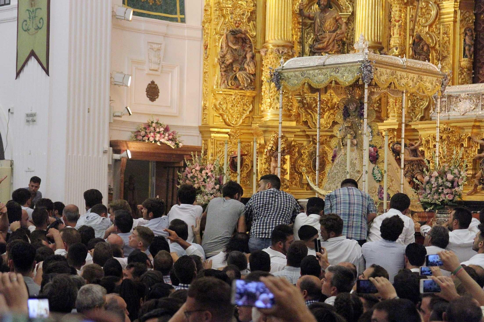La Virgen del Rocío salió en procesión extraordinaria el 8 de septiembre abriendo los actos del centenario.