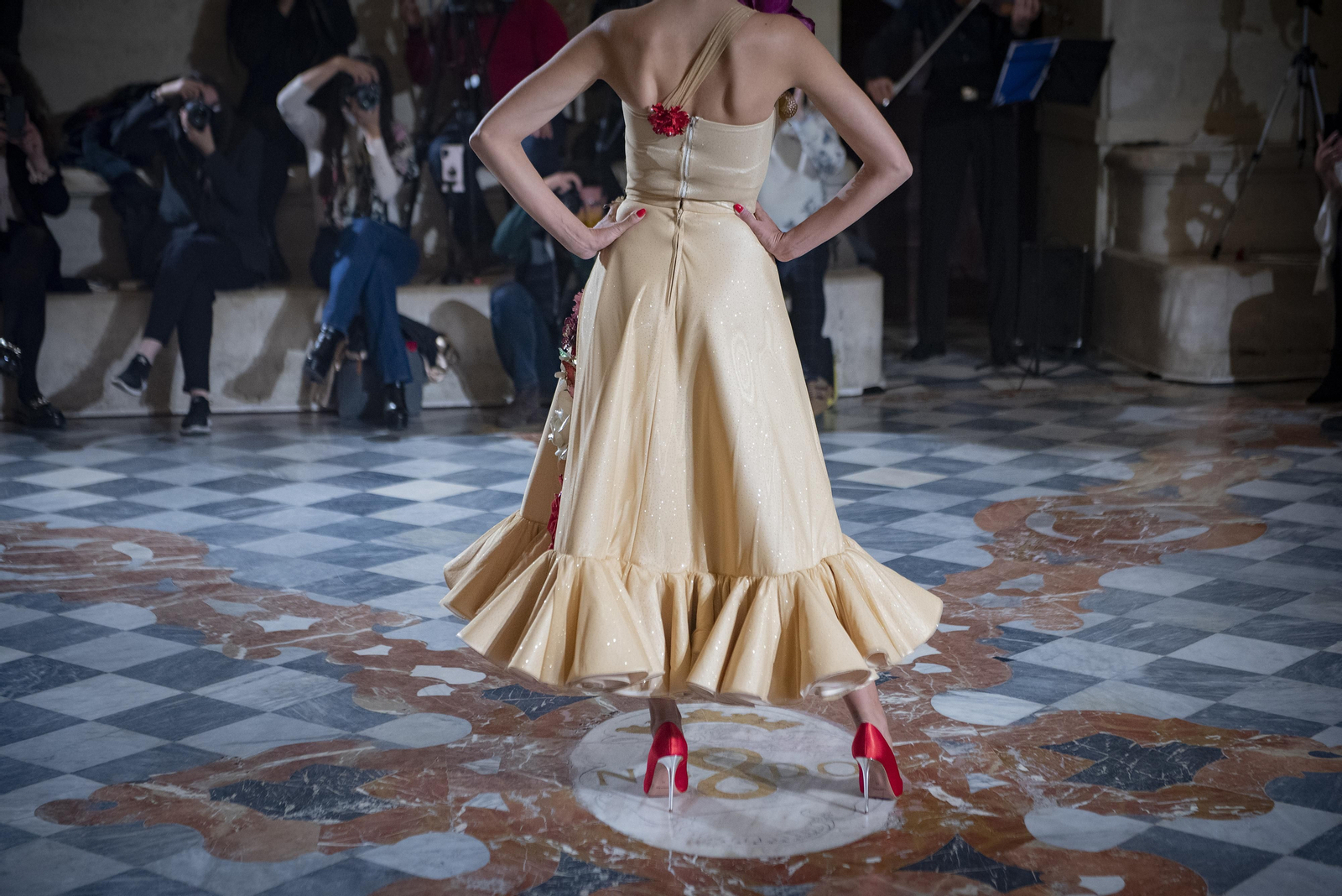 El desfile de moda flamenca Uniqo Qlamenco, en imágenes