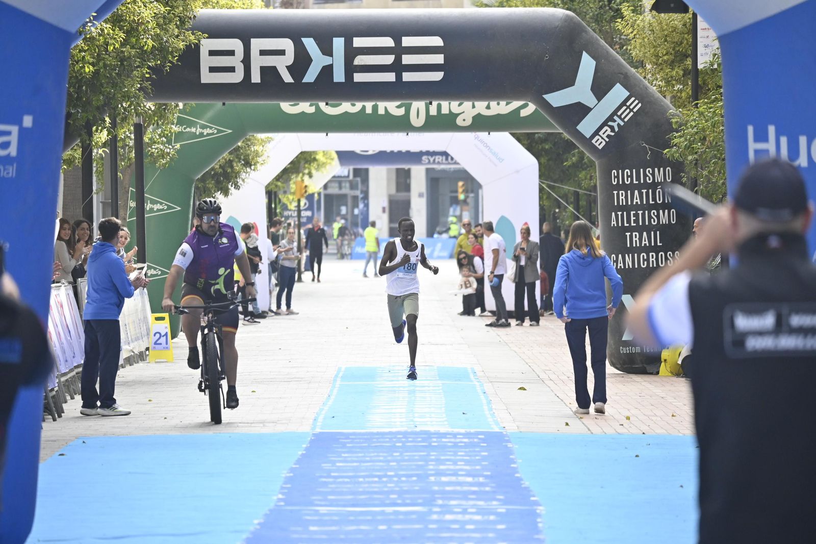 Imágenes de la Carrera 21K en Huelva
