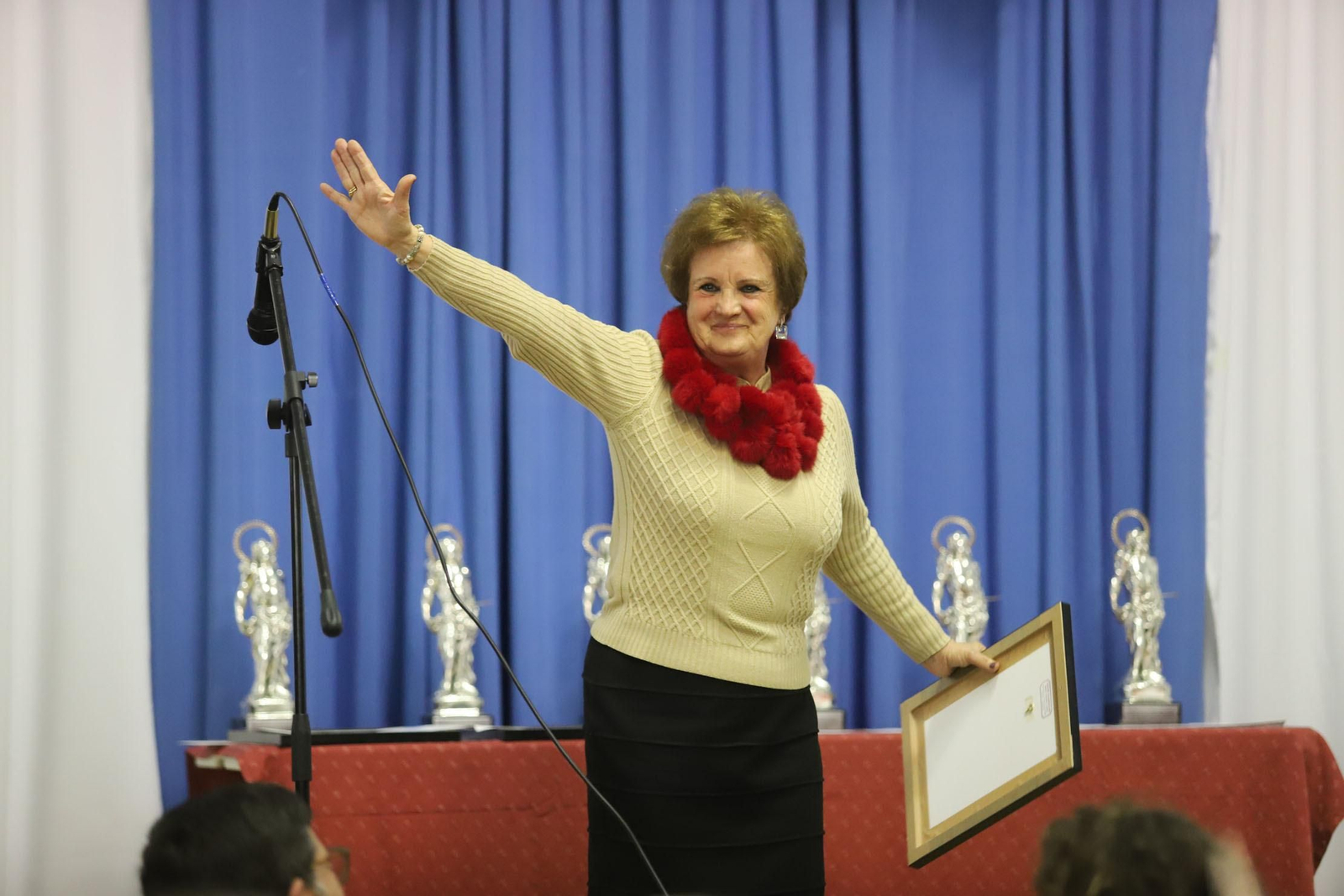 Imágenes de la convivencia con los antiguos vecinos de San Sebastián y la entrega a homenajeados con recuerdos del acto.