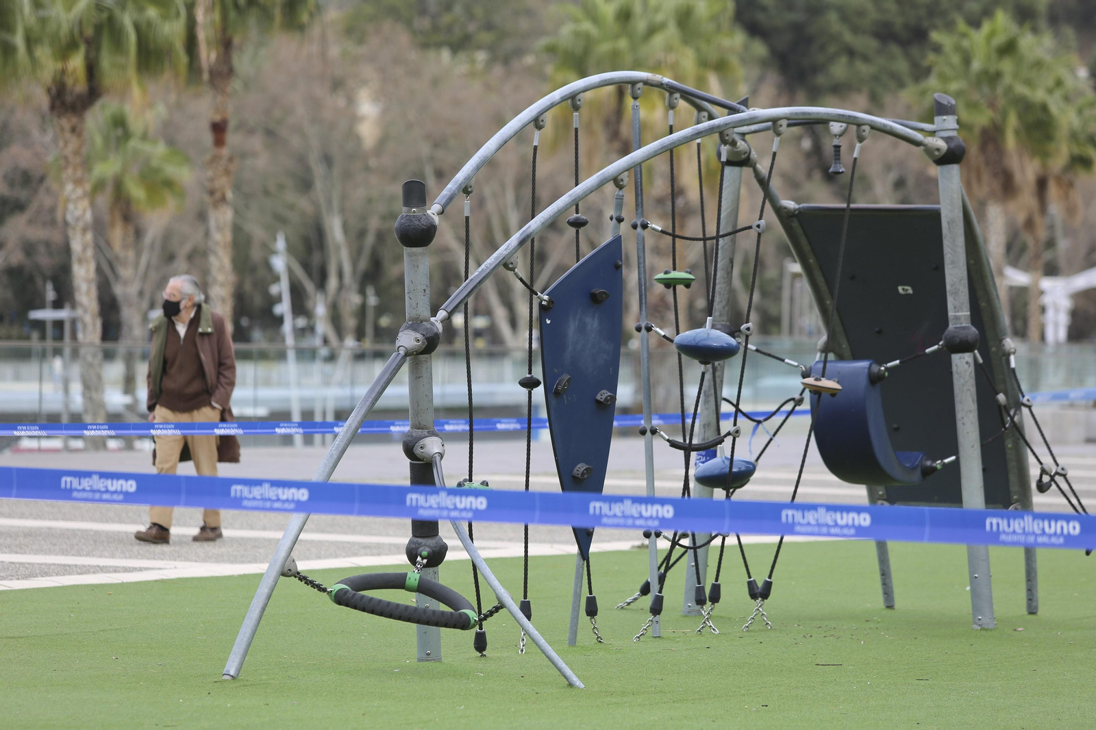 El Muelle Uno tras la primera semana de cierre de comercio y hostelería en Málaga capital