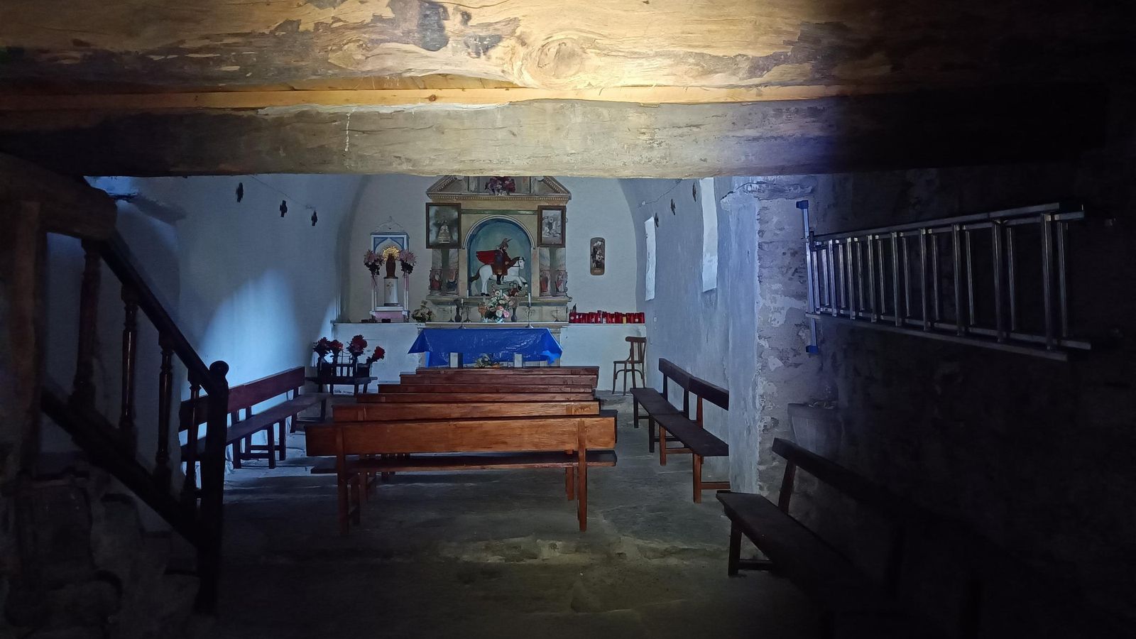 Interior de la ermita de Santiago.