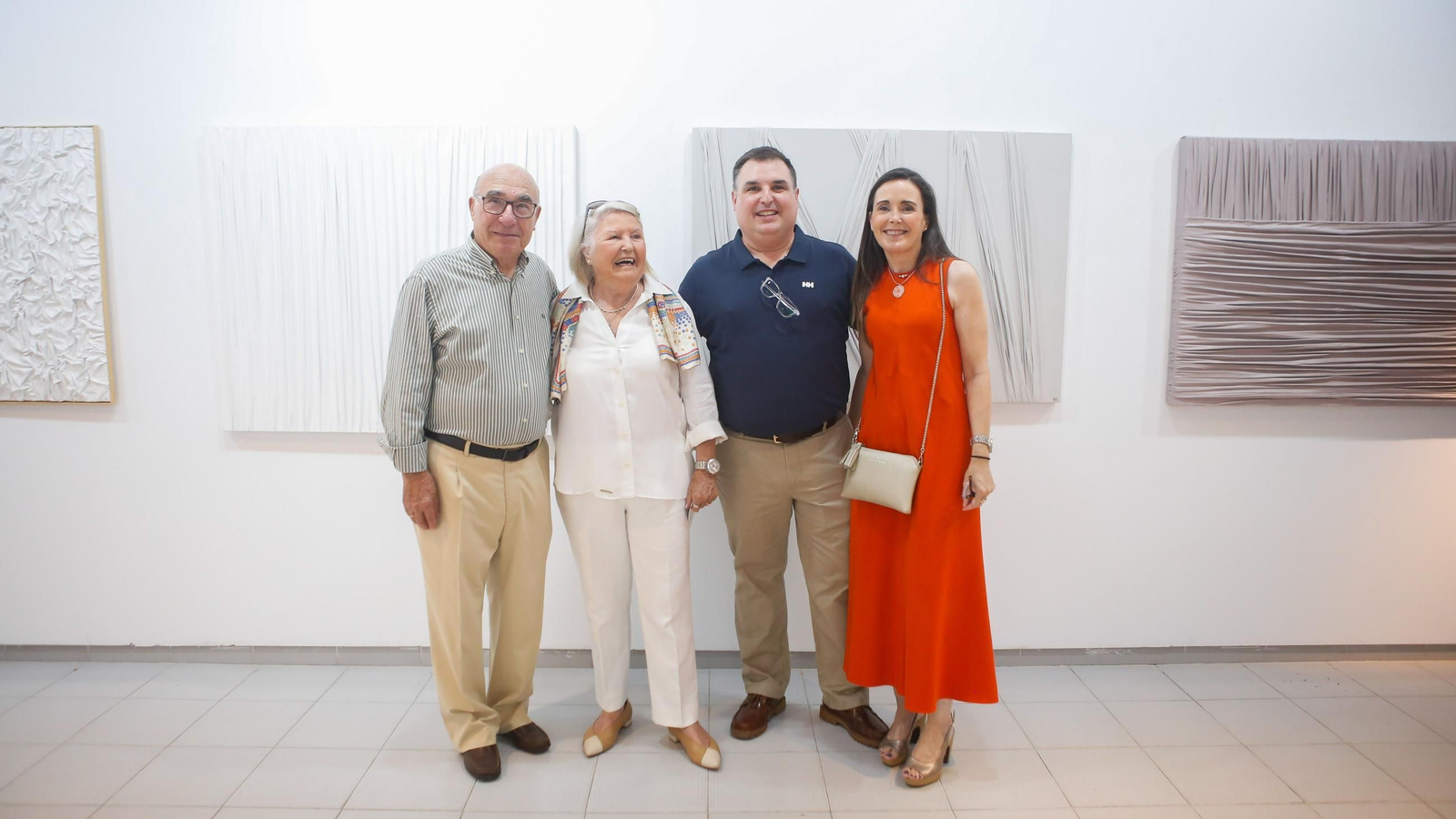 Las fotos de la exposición El mundo de Ara de Feli Muñoz en la sala Cajasur de Algeciras