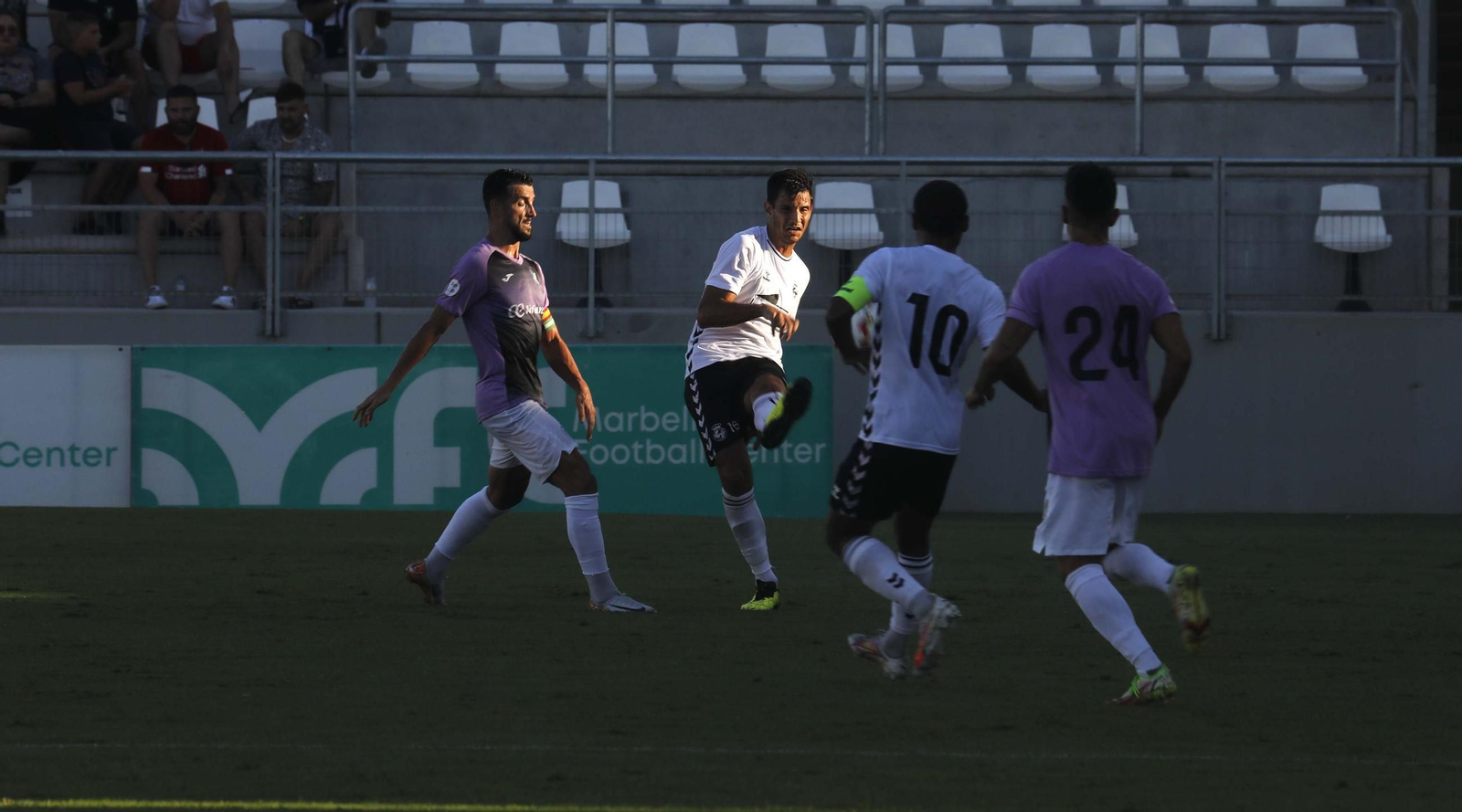 Las fotos del Balona - Estepona de pretemporada en el Ciudad de La Línea (1-1)