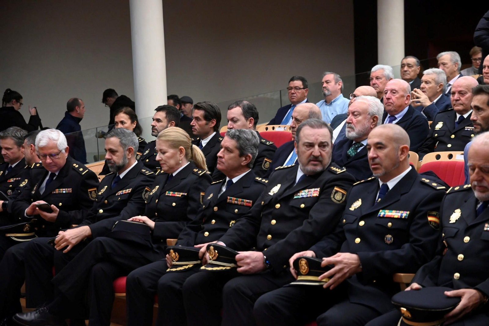El homenaje de la Policia Nacional de Córdoba a sus agentes jubilados, en imágenes