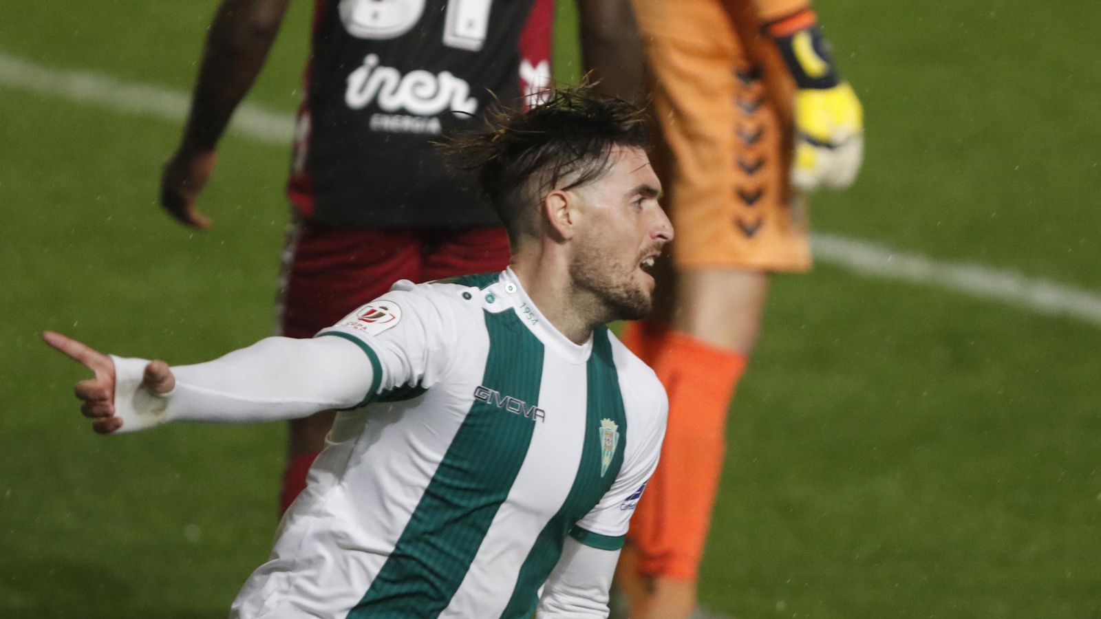 Samu celebra el gol que dio el triunfo al Córdoba CF ante el Albacete.