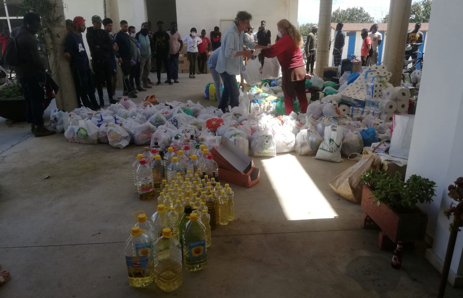 Alimentos enviados por la caravana de taxistas.