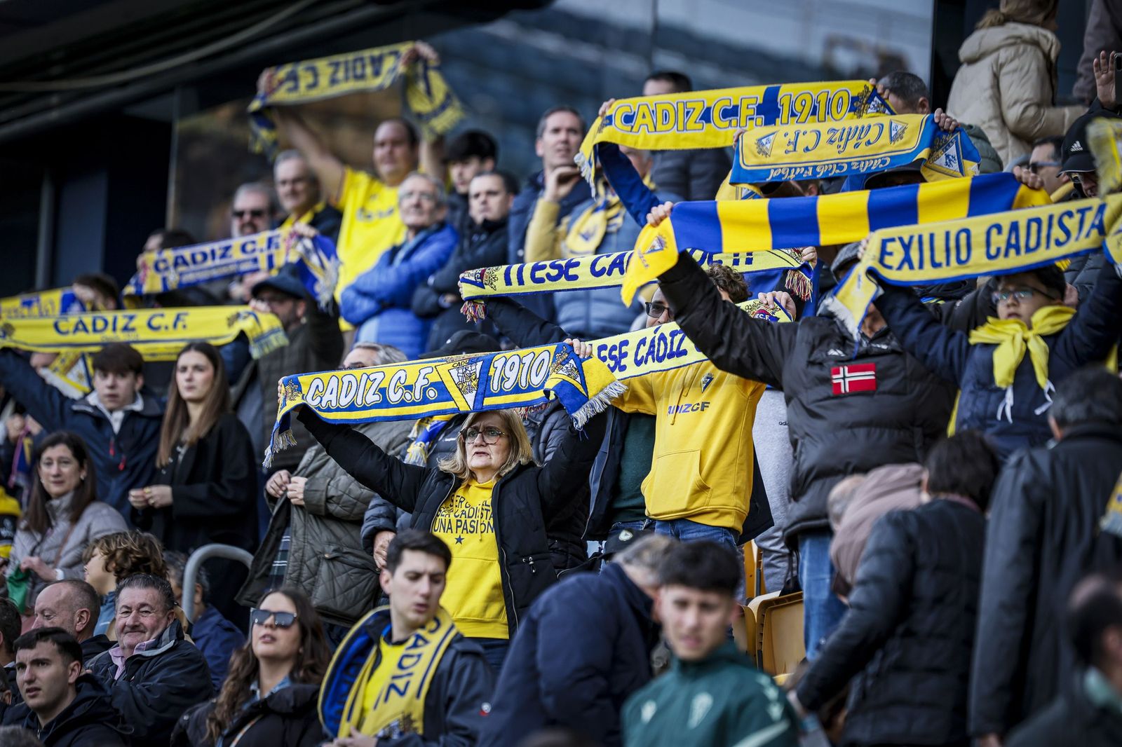 Búscate entre las imágenes del partido de fútbol Cádiz CF - UD Almería