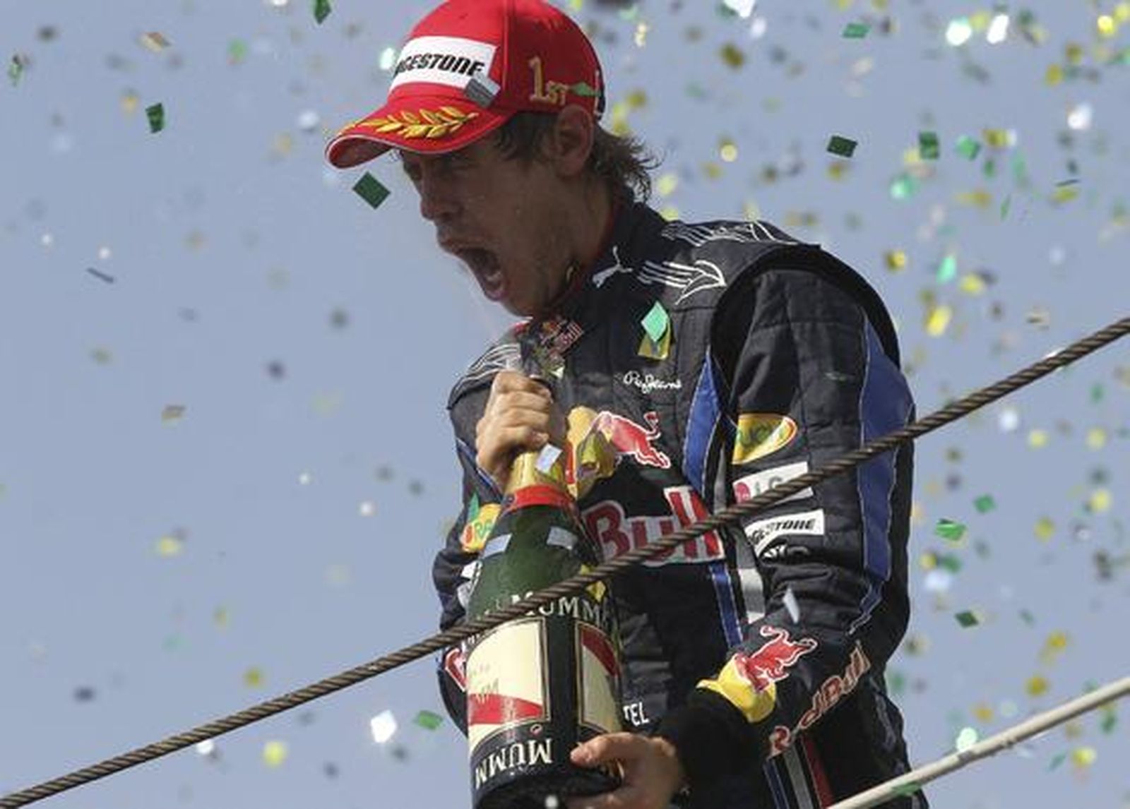 Vettel gana en Interlagos por delante de Webber y Alonso. / Reuters