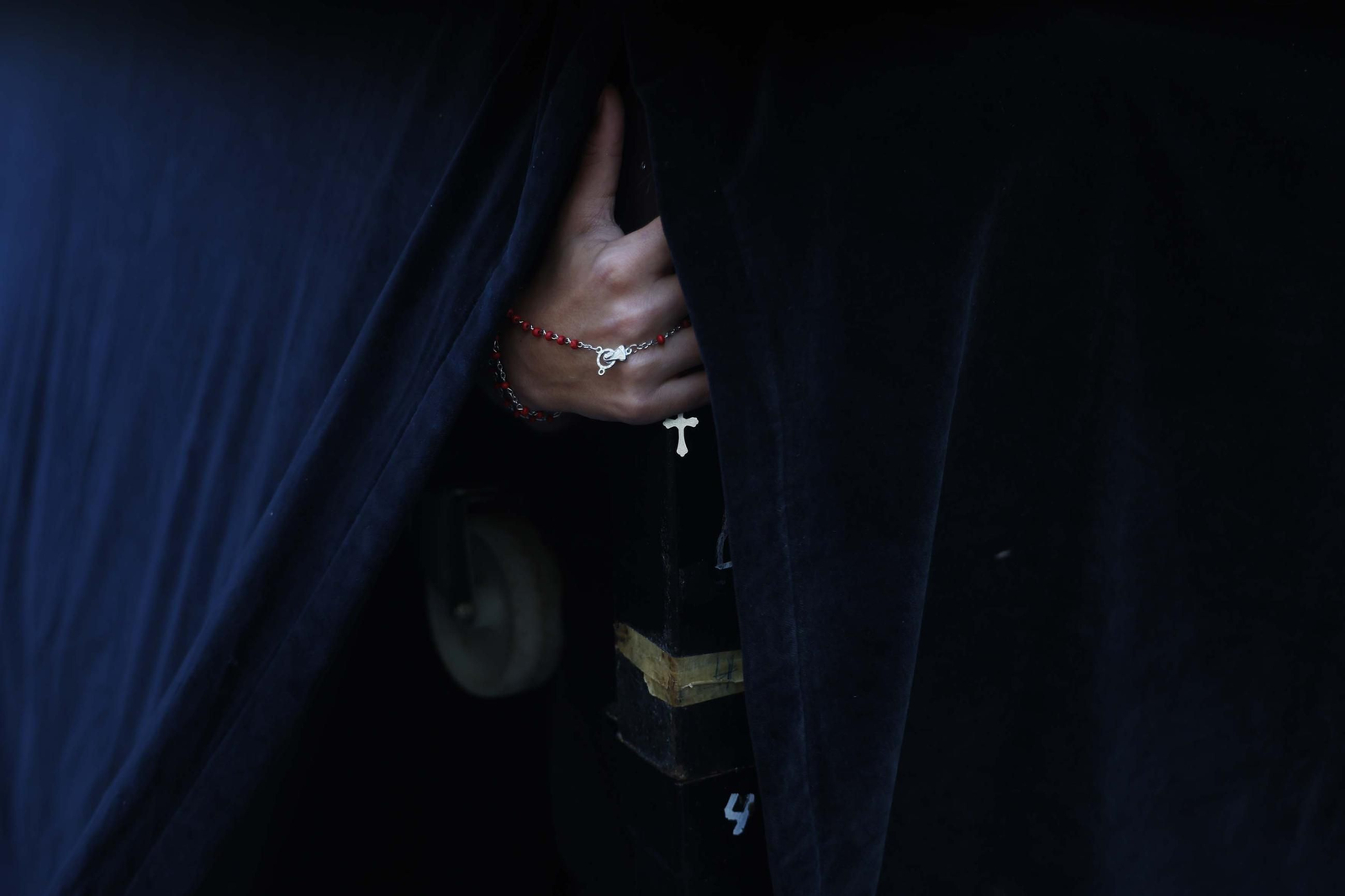 Fotos del Viernes Santo en La Línea: Cristo del Mar, Soledad y Santo Entierro, Cristo del Amor y Amargura