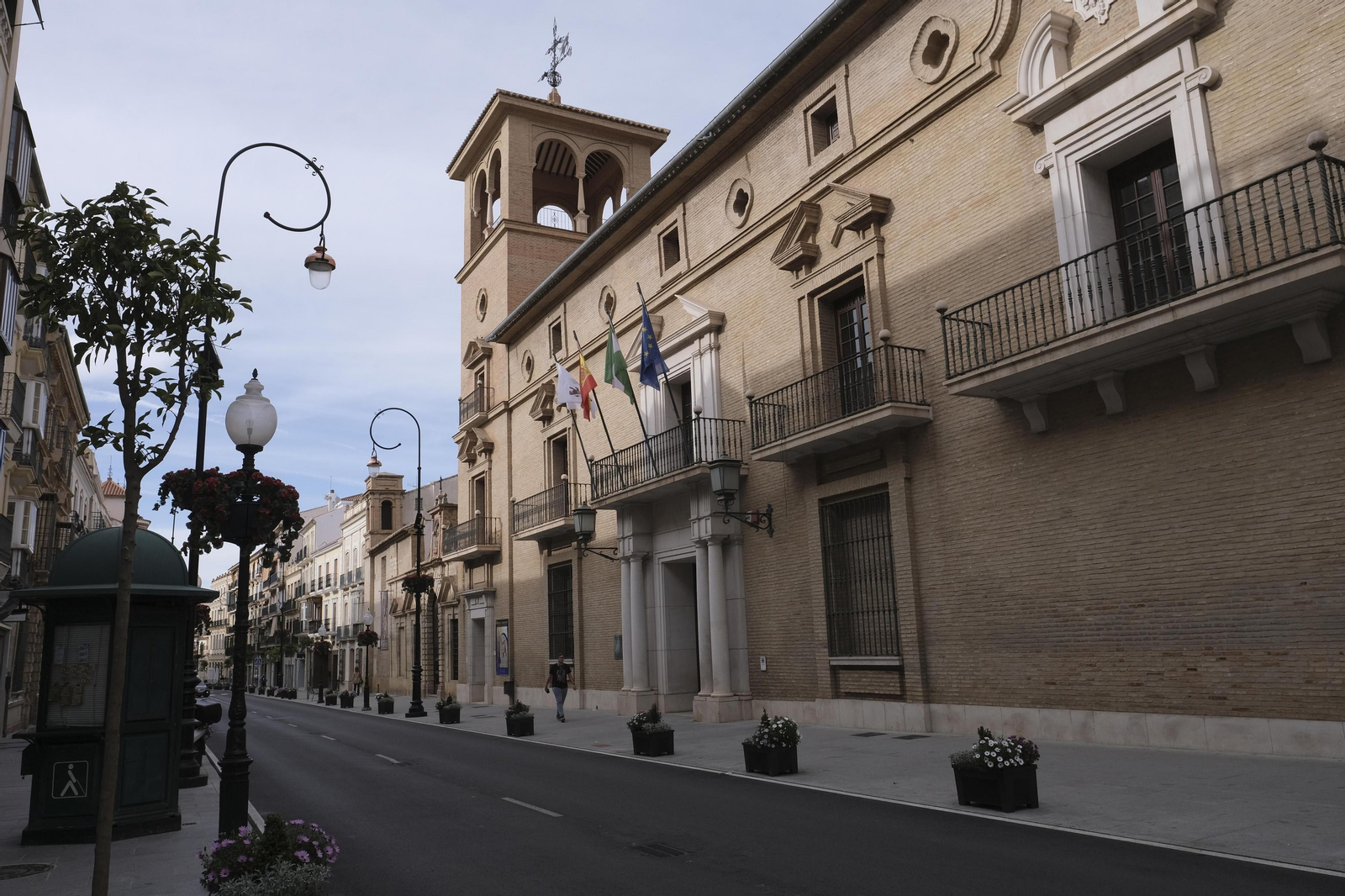 Entrada principal del Ayuntamiento de Antequera. Entrada principal del Ayuntamiento de Antequera.