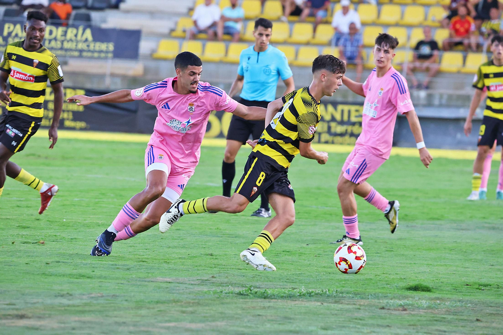 Imágenes del Trofeo de la Bella entre el San Roque de Lepe y el Recreativo de Huelva
