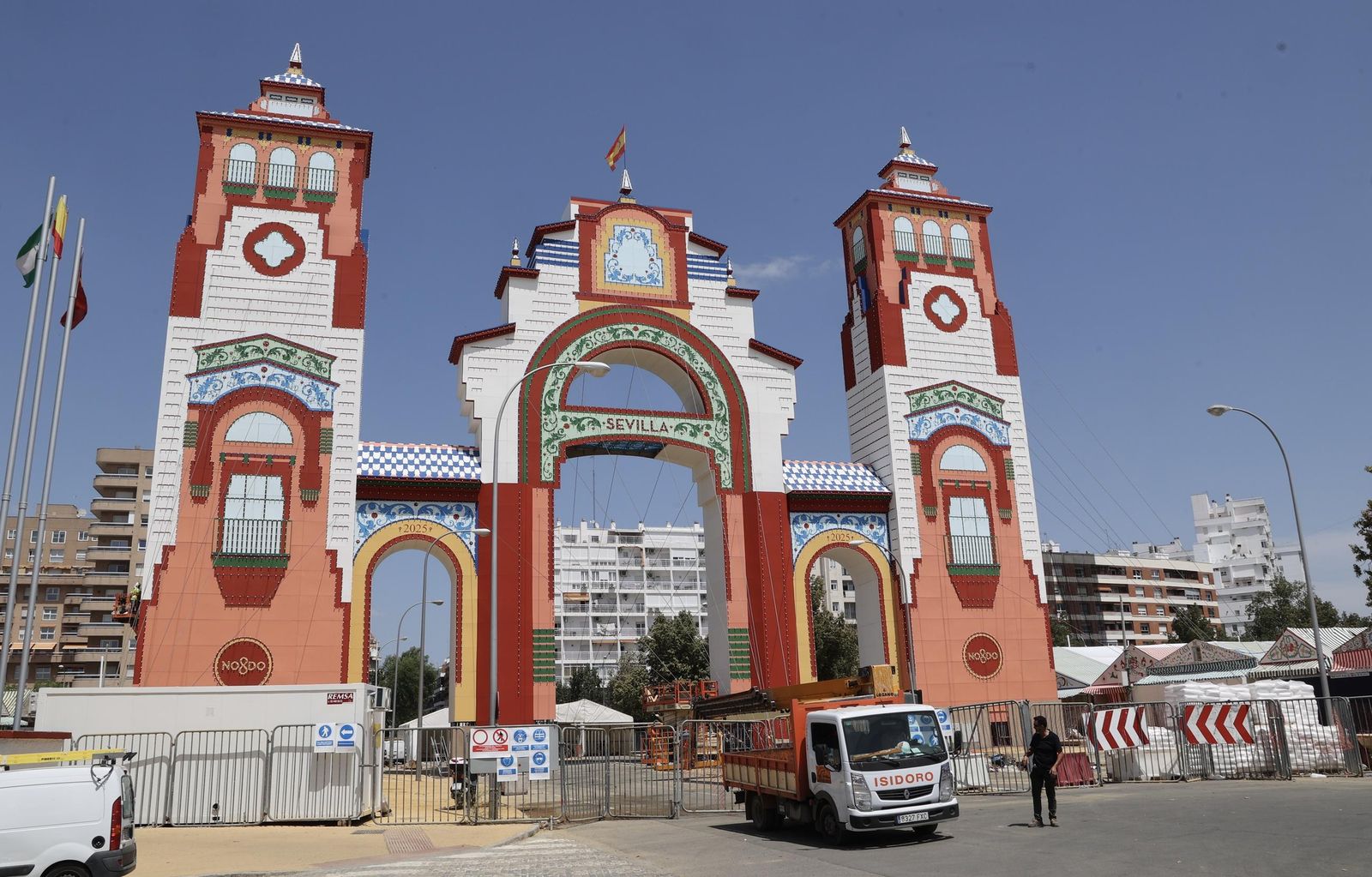 Montaje de la Feria tras el apagón